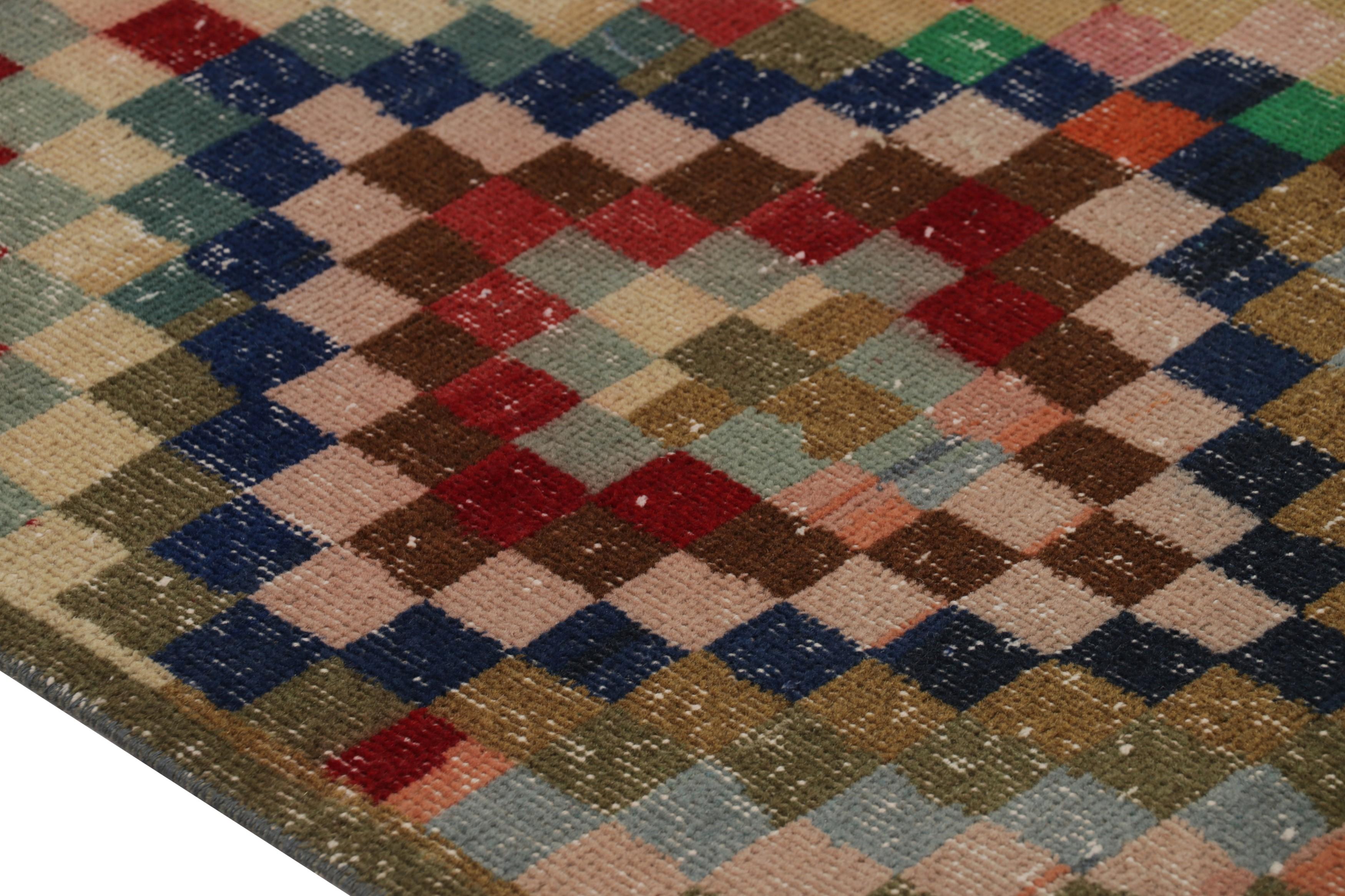 Türkischer Vintage-Teppich in Braun mit bunten Diamant-Medaillons  - Rug & Kilim (Handgeknüpft) im Angebot