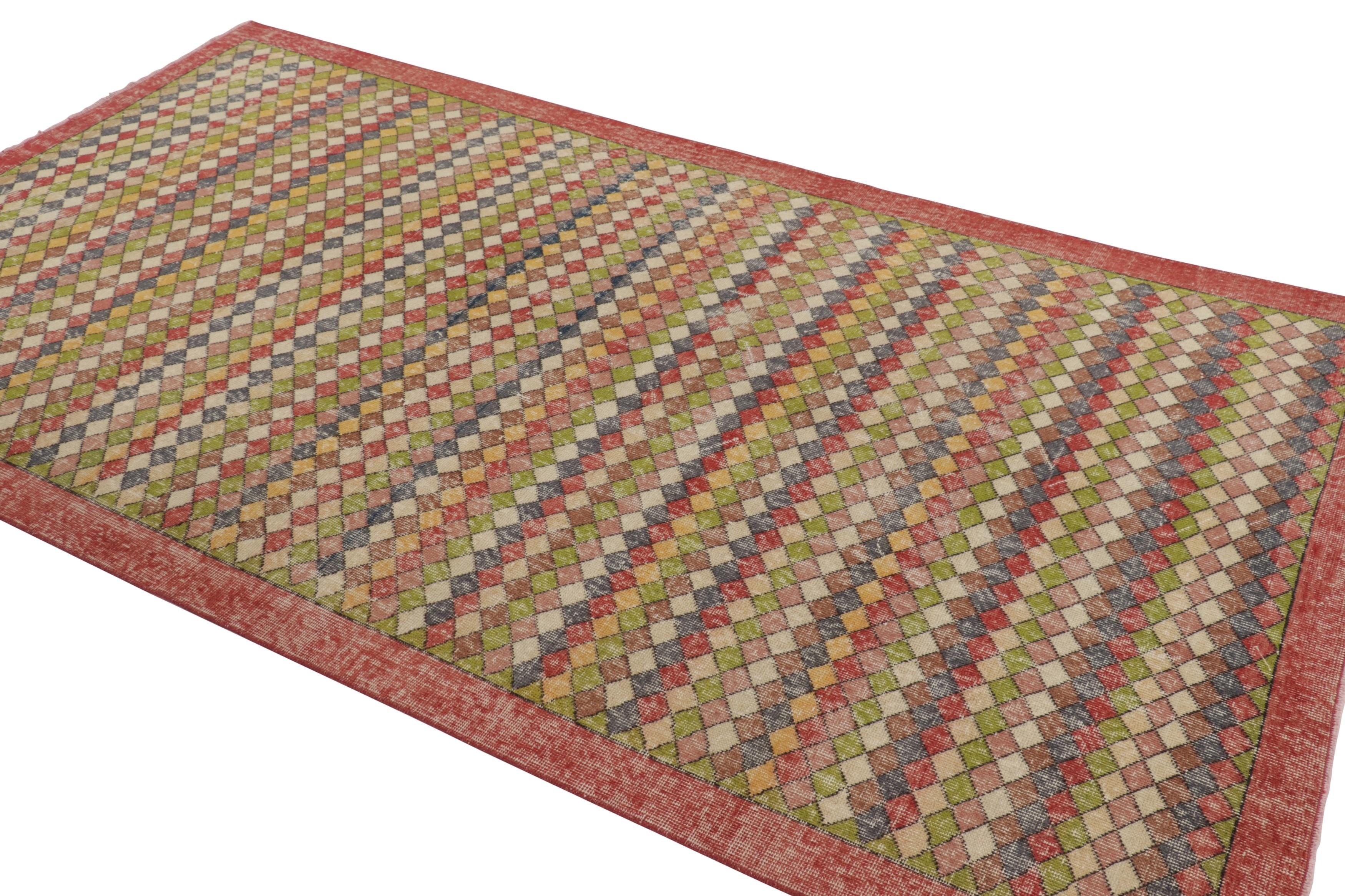 Türkischer Vintage-Teppich in Braun mit bunten Diamant-Medaillons  - Rug & Kilim (Mitte des 20. Jahrhunderts) im Angebot