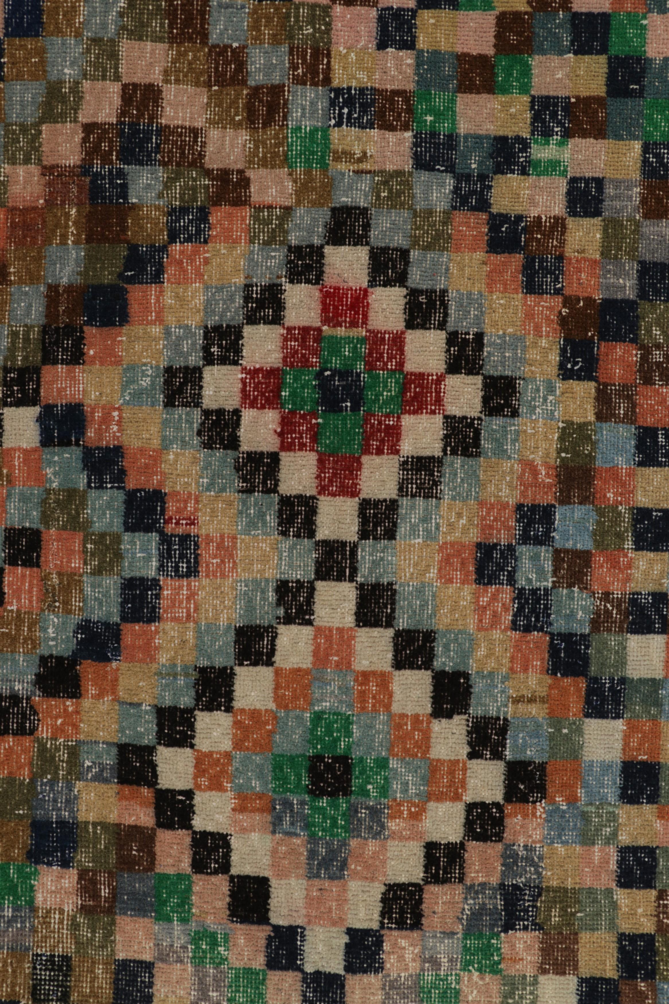 Türkischer Vintage-Teppich in Braun mit bunten Diamant-Medaillons  - Rug & Kilim (Wolle) im Angebot