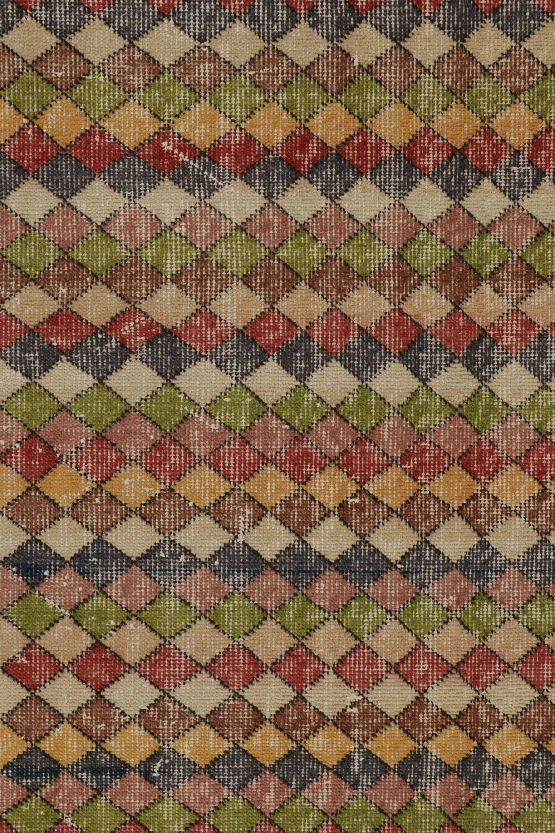 Türkischer Vintage-Teppich in Braun mit bunten Diamant-Medaillons  - Rug & Kilim (Wolle) im Angebot