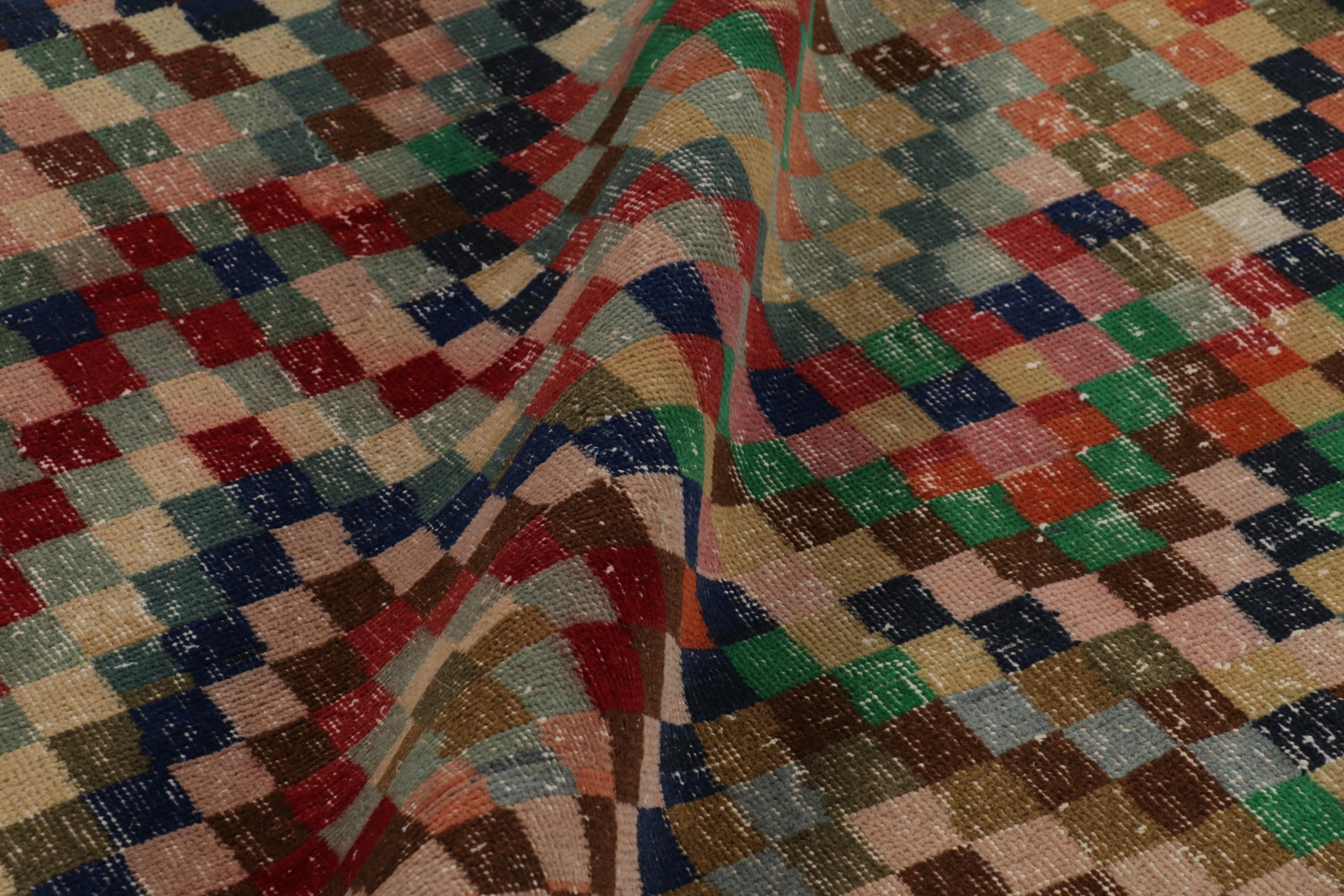 Türkischer Vintage-Teppich in Braun mit bunten Diamant-Medaillons  - Rug & Kilim im Angebot 1