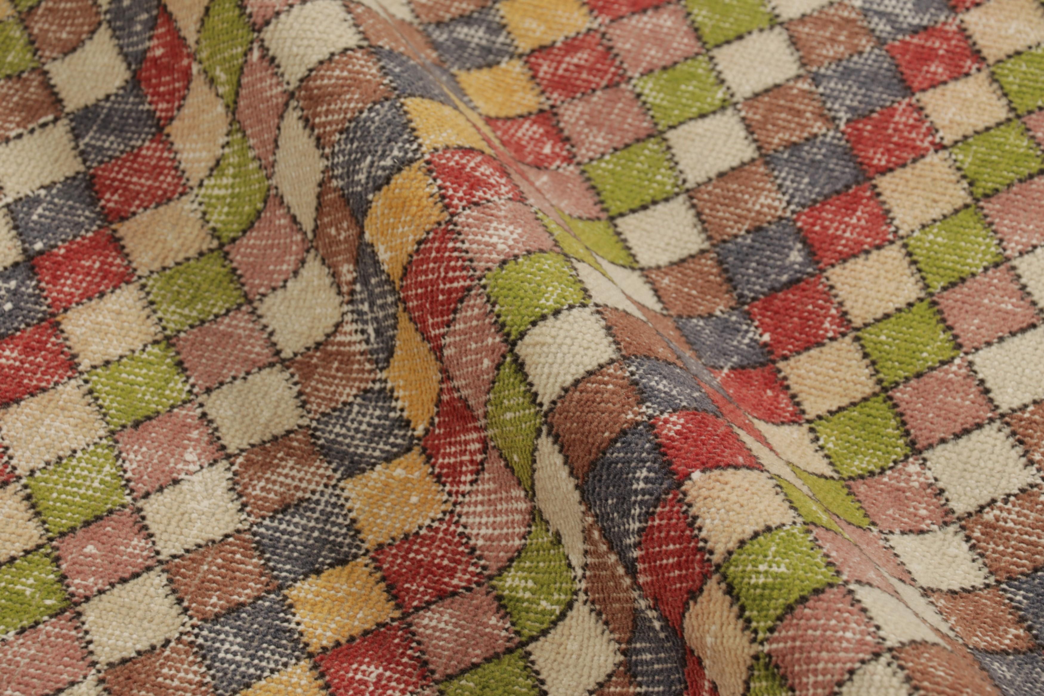 Türkischer Vintage-Teppich in Braun mit bunten Diamant-Medaillons  - Rug & Kilim im Angebot 1