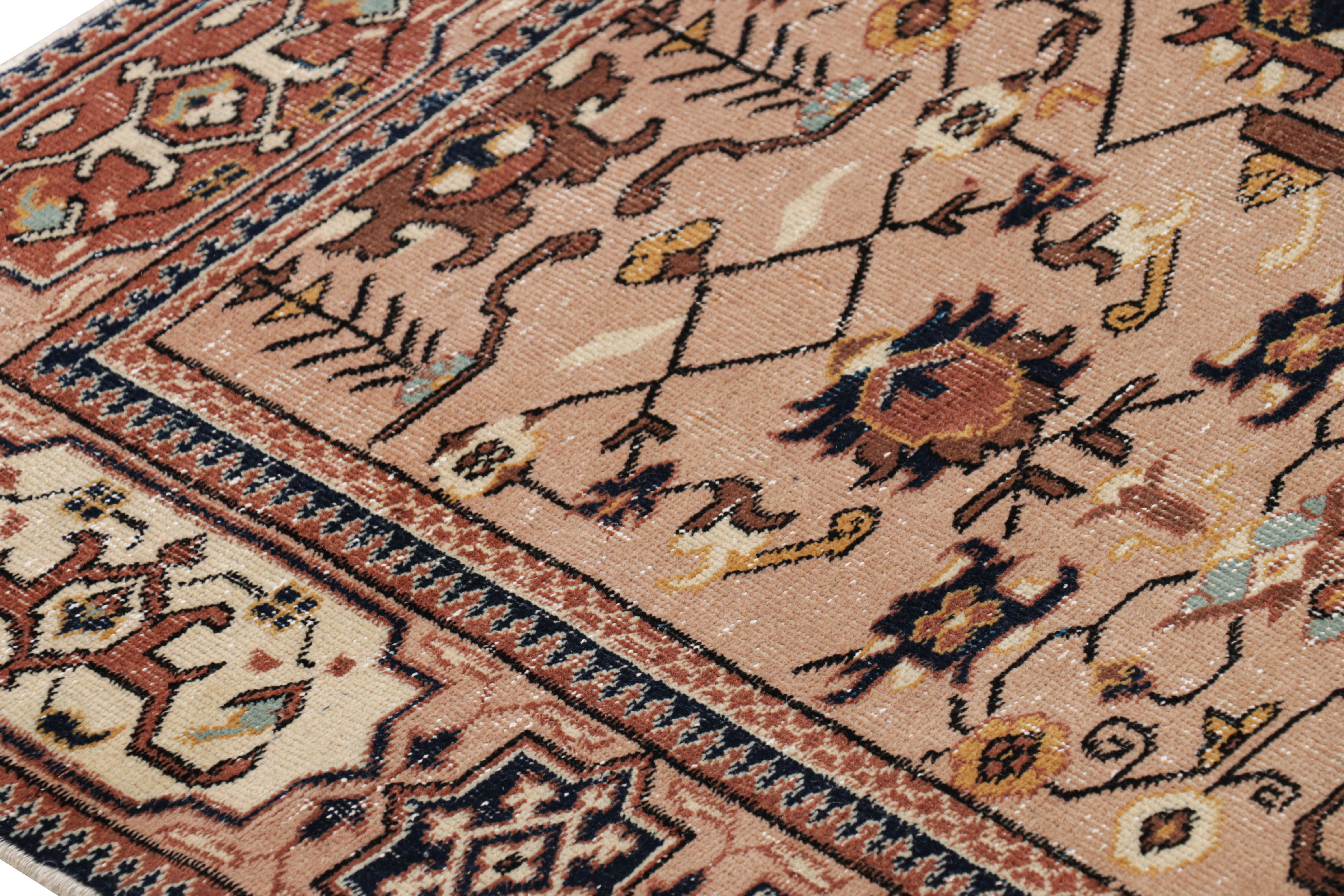 Türkischer Vintage-Teppich in Brown mit bunten geometrischen Mustern, von Rug & Kilim (Wolle) im Angebot
