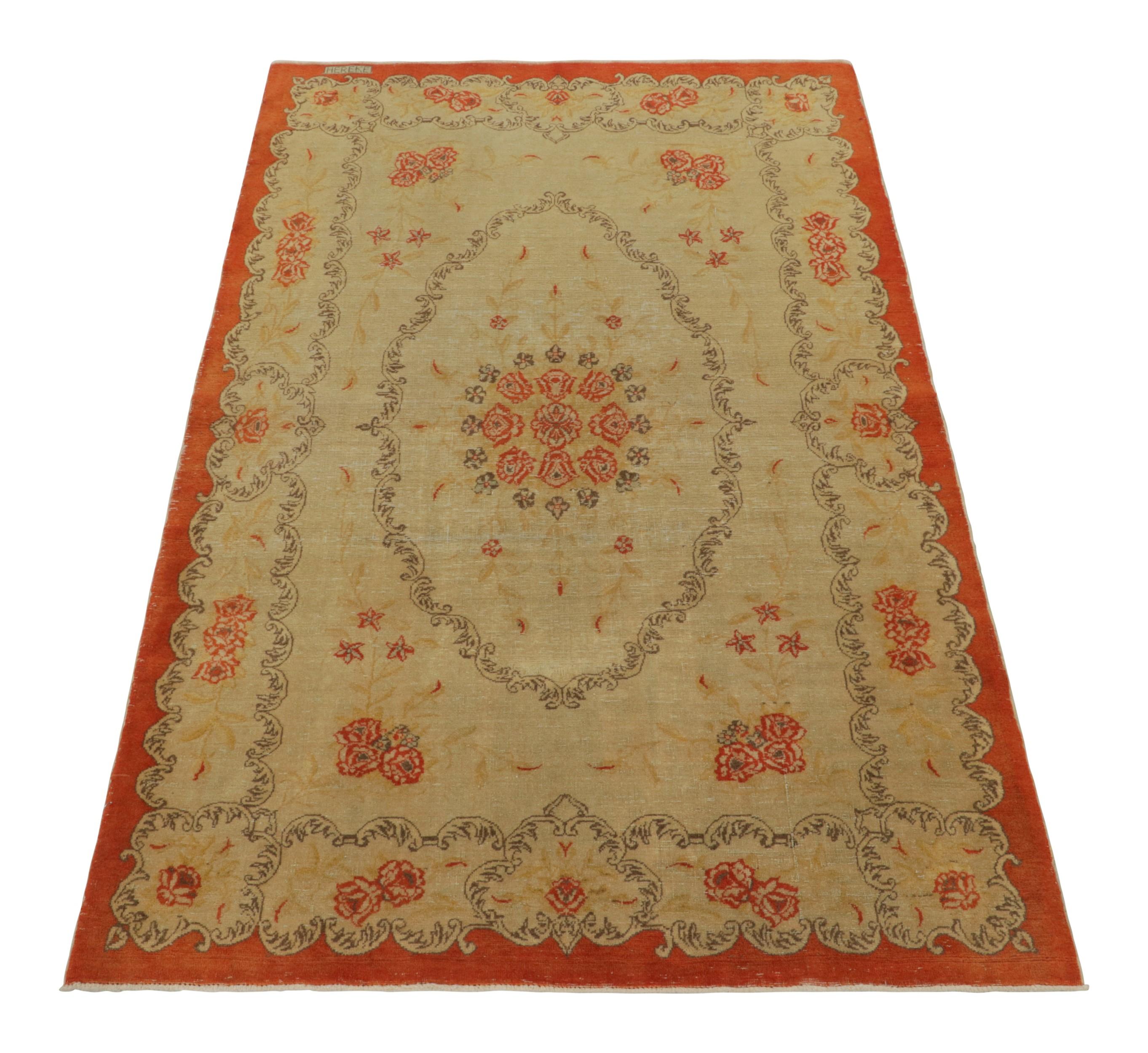 Vintage Turkish Rug in Golden-Beige with Large Floral Medallion  - Rug & Kilim In Good Condition For Sale In Long Island City, NY