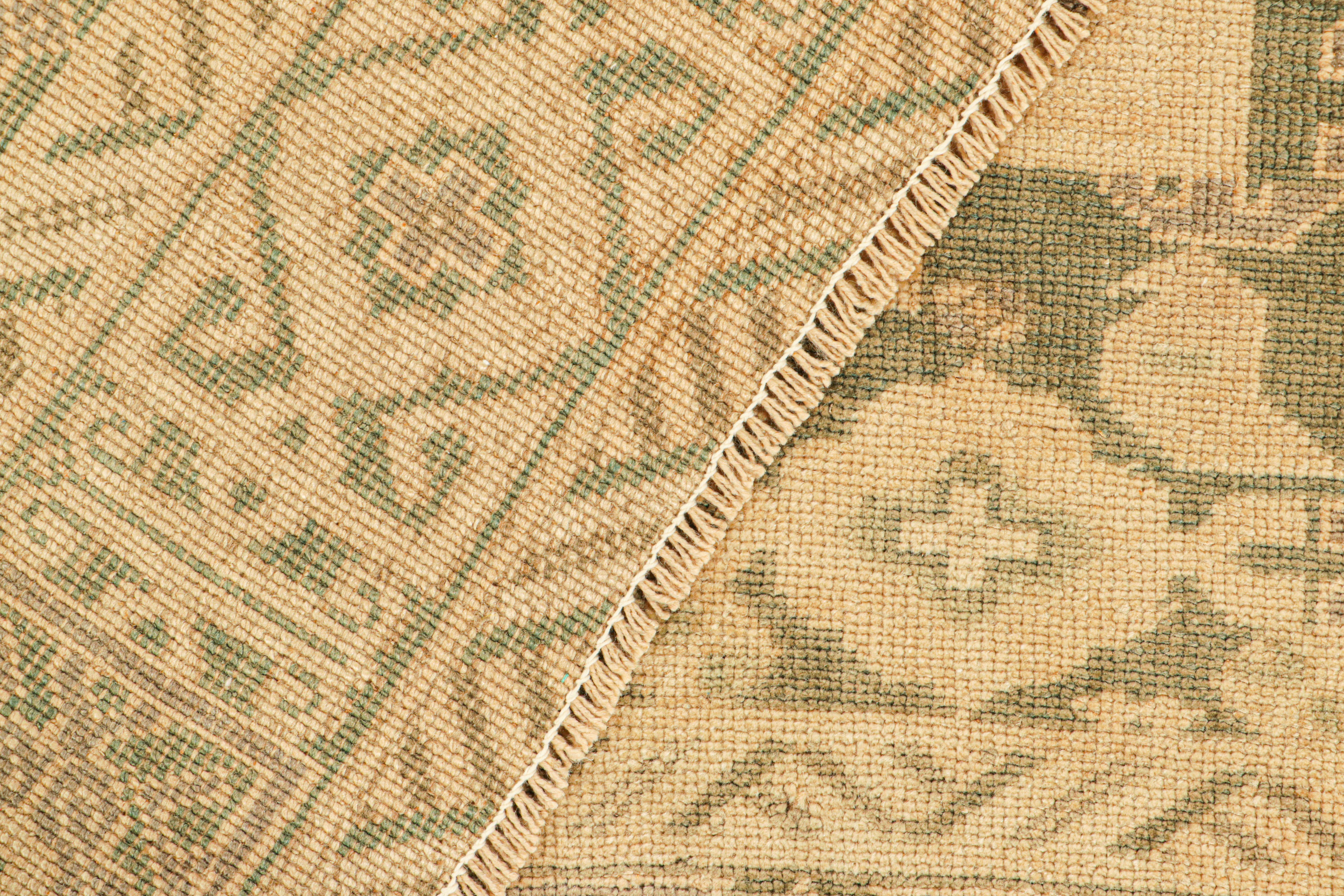Türkischer Vintage-Teppich in Grün mit geometrischen Medaillon-Mustern von Rug & Kilim im Angebot 1