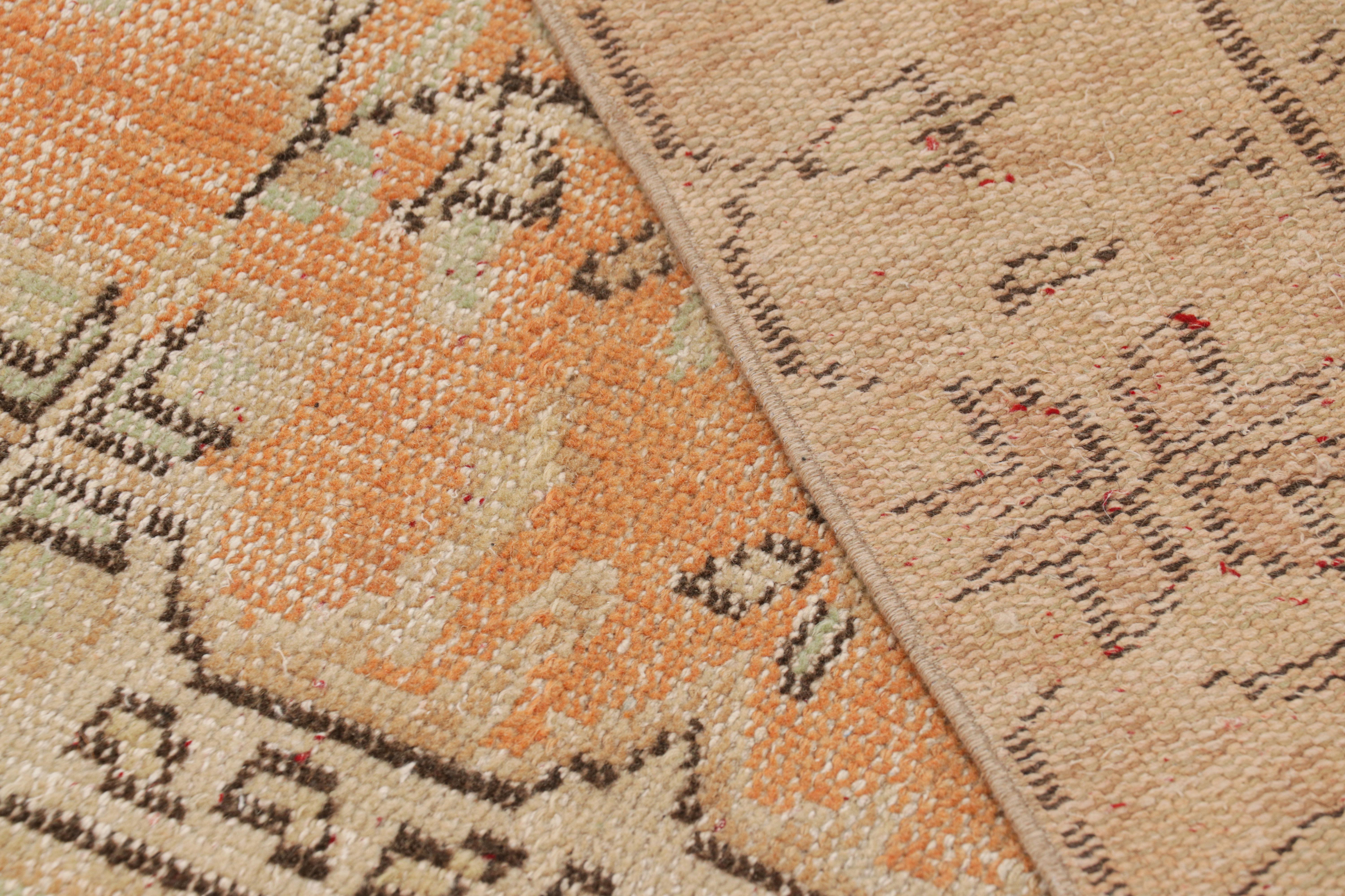 Türkischer Vintage-Teppich in Orange mit beigem Medaillon, von Rug & Kilim im Angebot 2