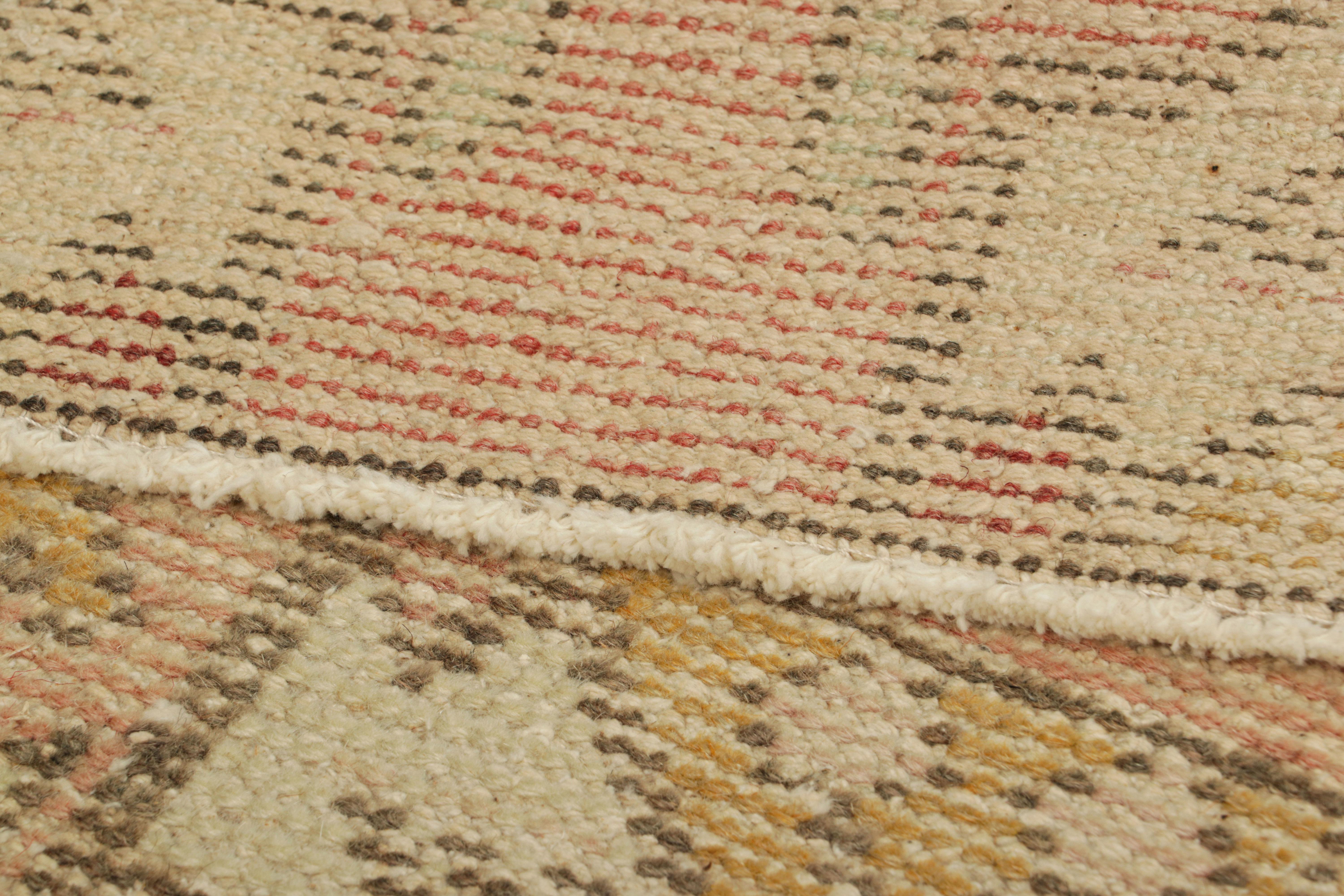 Türkischer Vintage-Teppich in Rosa und Creme mit geometrischem Medaillon  Rug & Kilim (Kelim) im Angebot