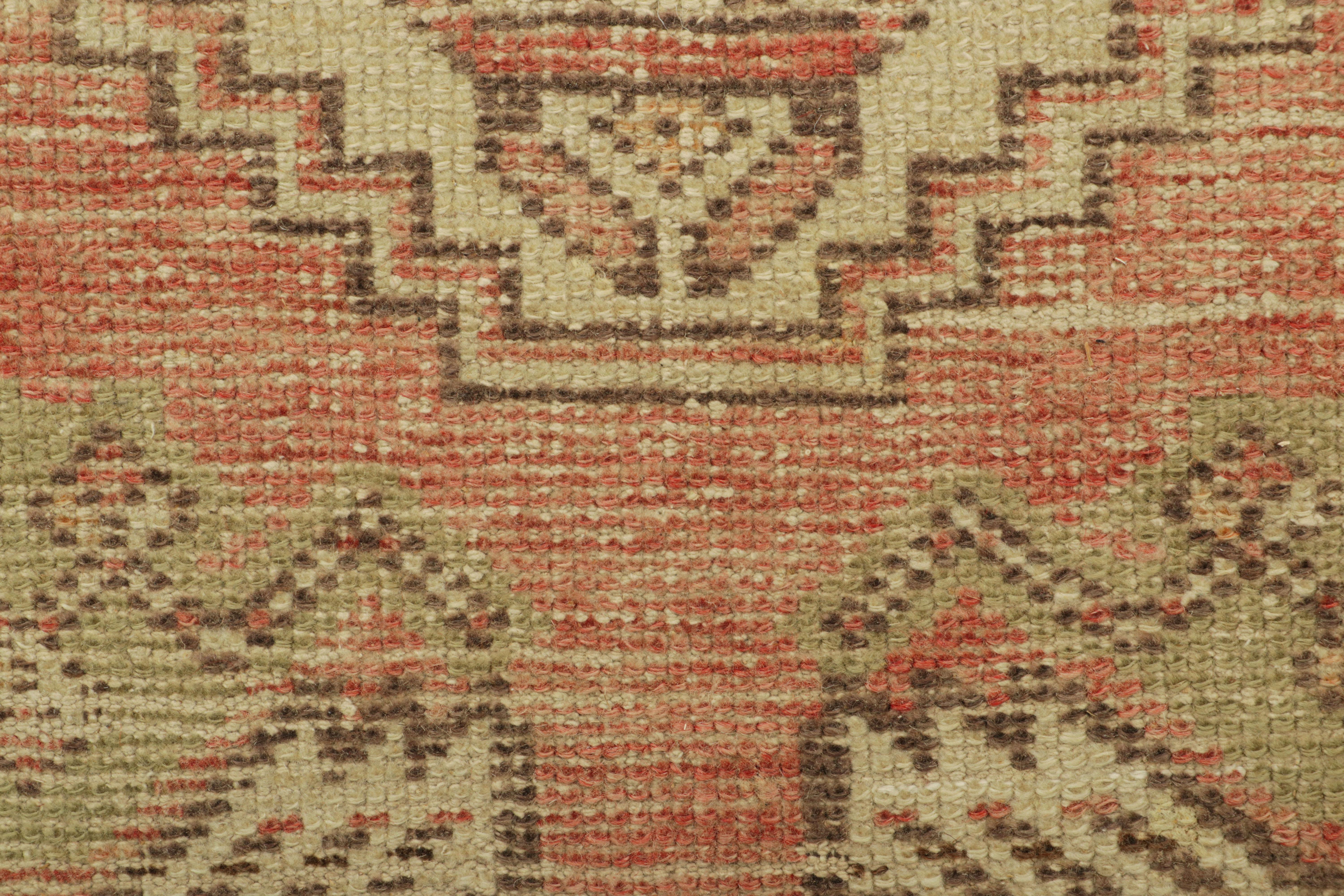 Türkischer Vintage-Teppich in Rosa und Creme mit geometrischem Medaillon  Rug & Kilim (Mitte des 20. Jahrhunderts) im Angebot