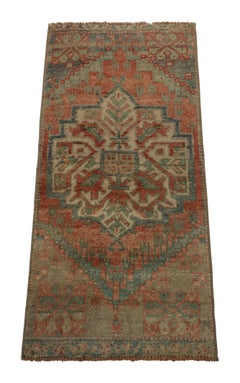 Türkischer Vintage-Teppich in Rosa & Creme mit buntem, geblümtem Medaillon  Rug & Kilim