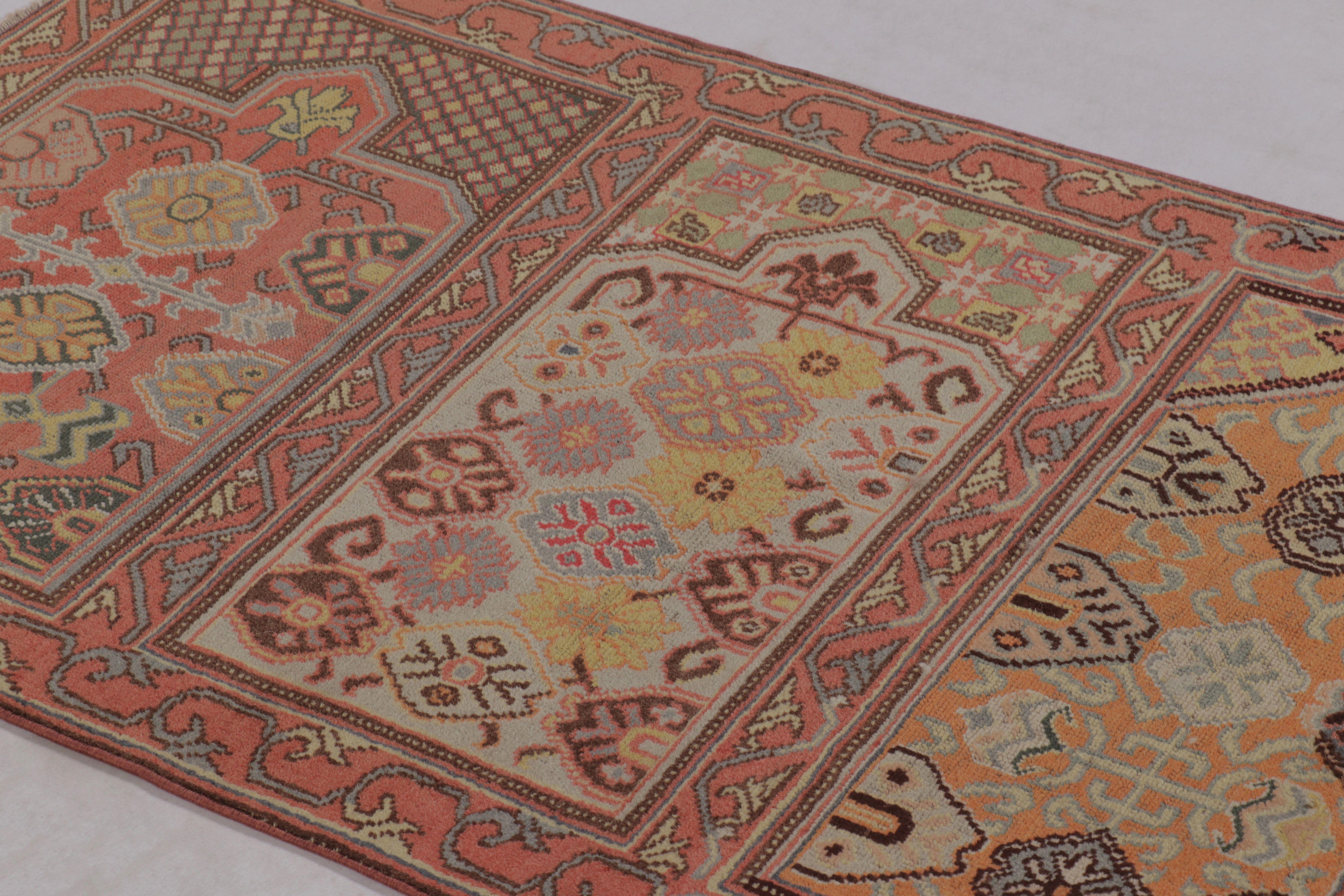 Metà XX secolo Tappeto turco vintage in rosa con medaglioni Anadolu Saf - Rug & Kilim in vendita
