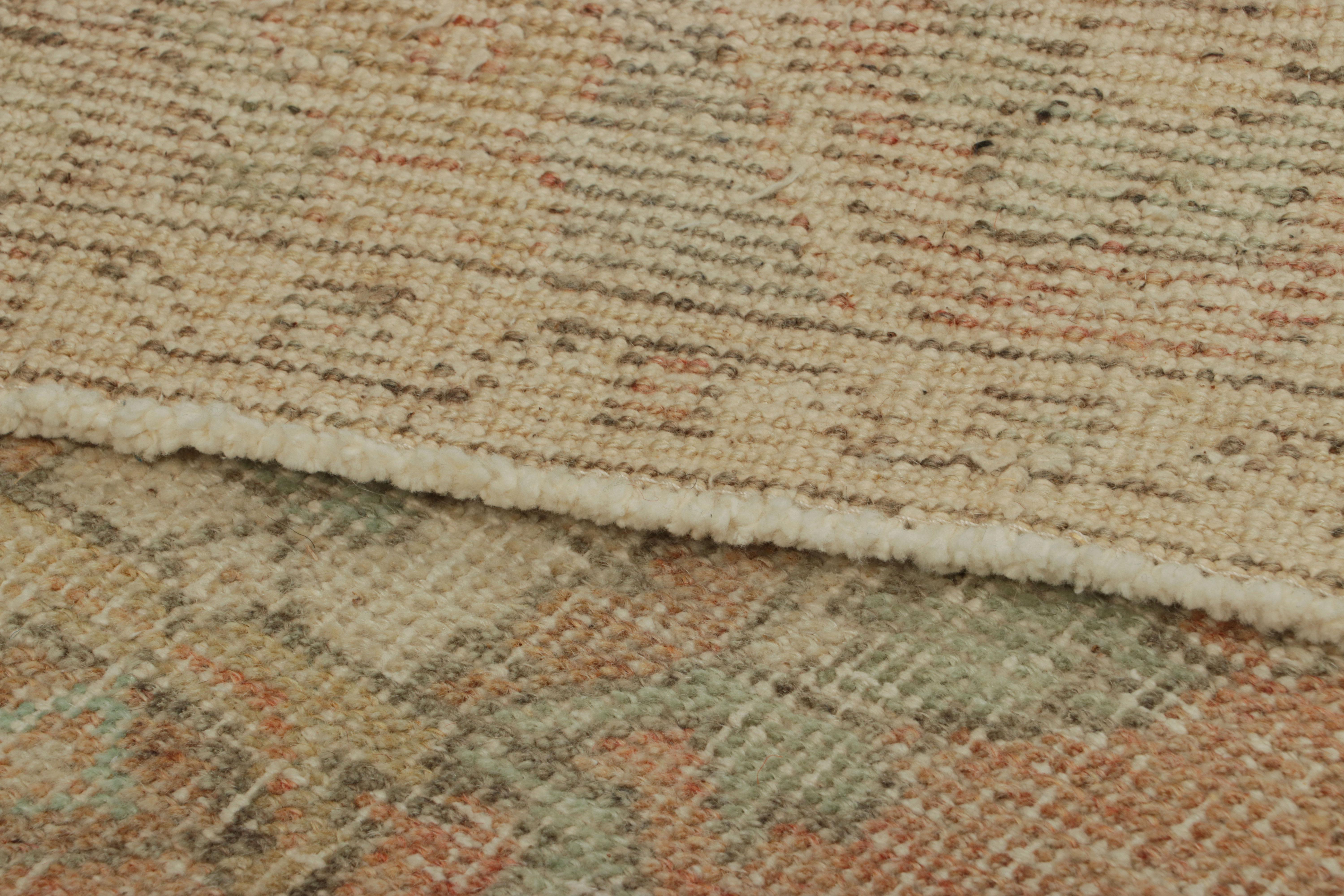 Turco Tappeto turco vintage in rosa con medaglione floreale blu e crema  Rug & Kilim in vendita