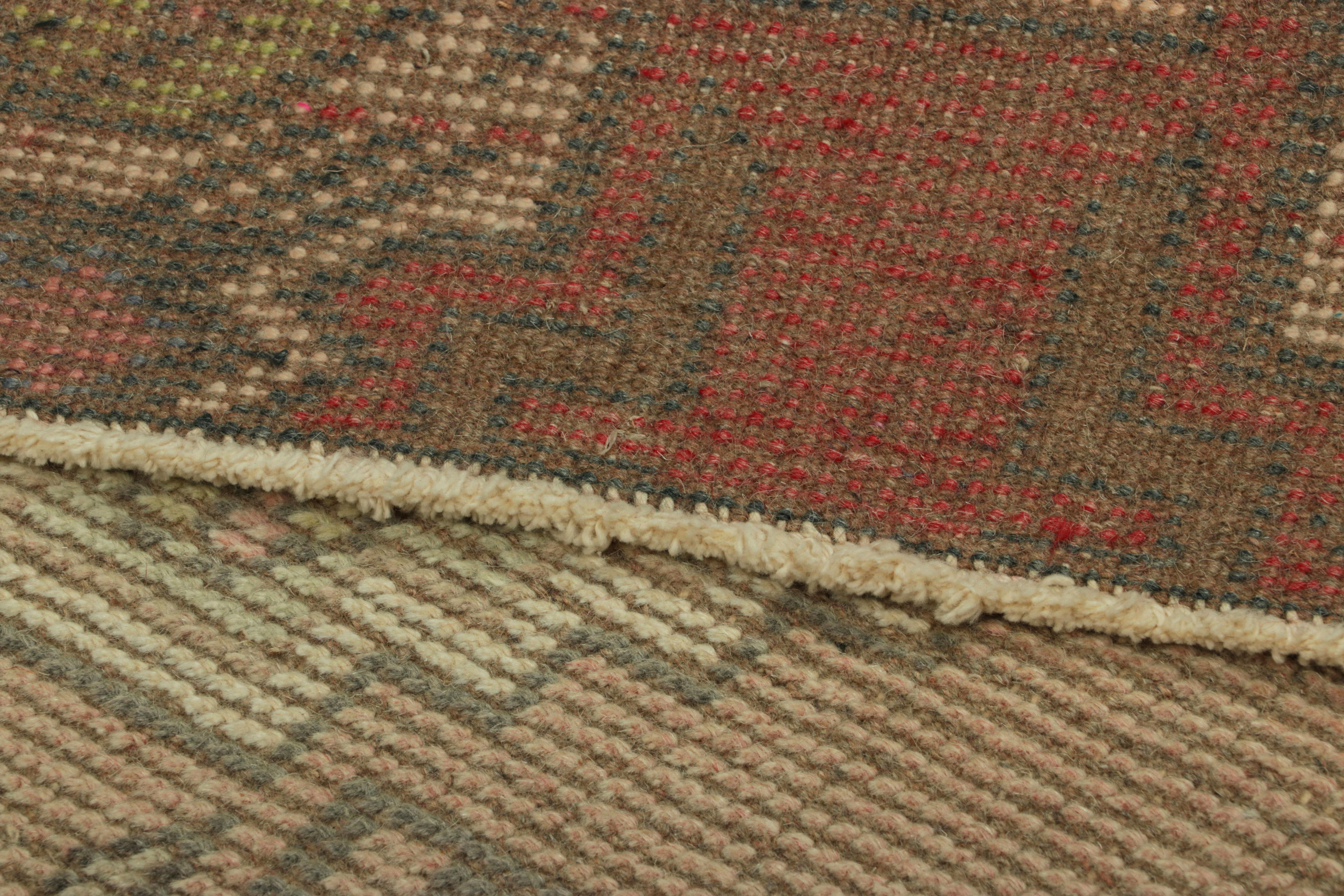 Alfombra turca vintage rosa con medallón geométrico azul y verde  Rug & Kilim Turco en venta