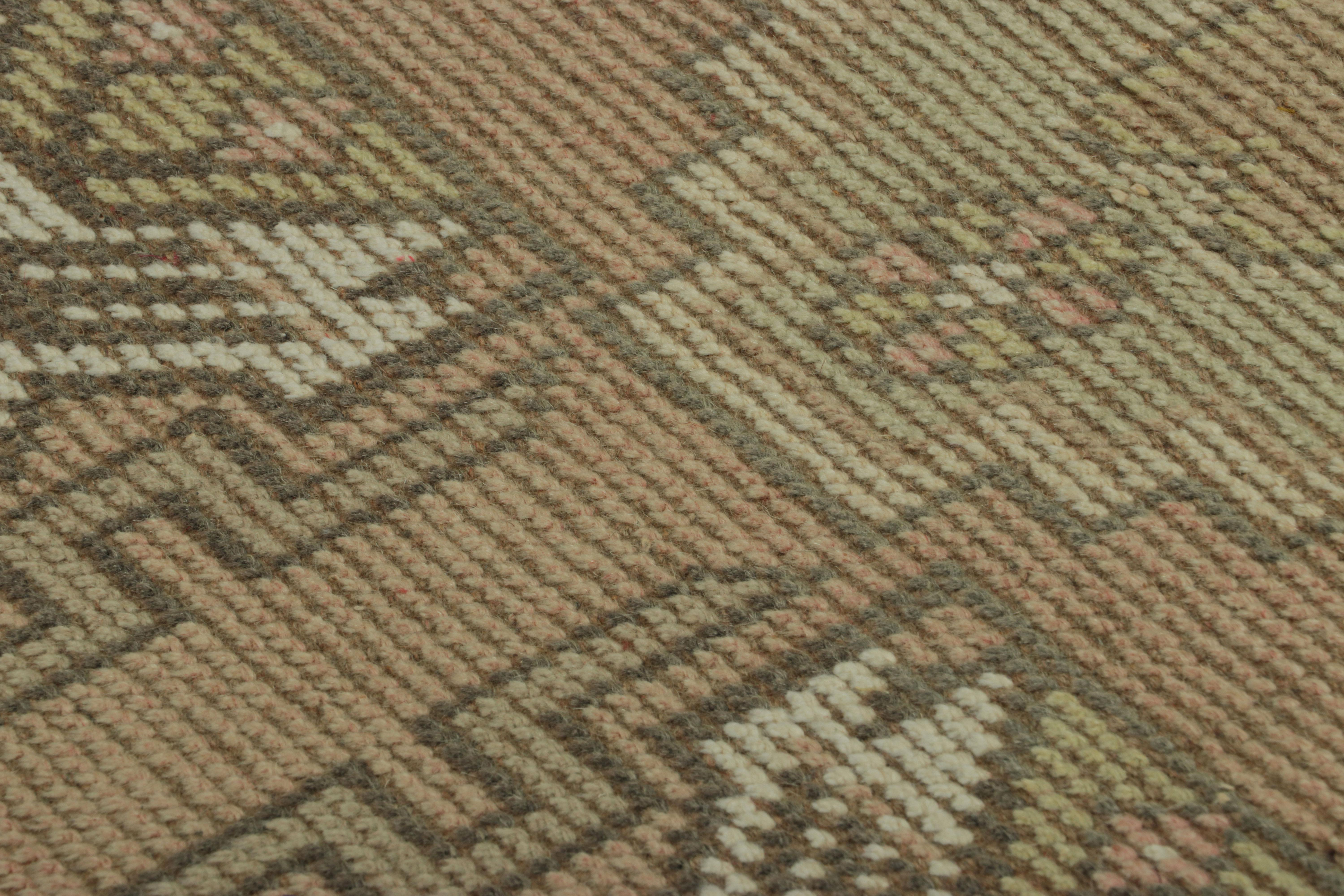Alfombra turca vintage rosa con medallón geométrico azul y verde  Rug & Kilim Lana en venta