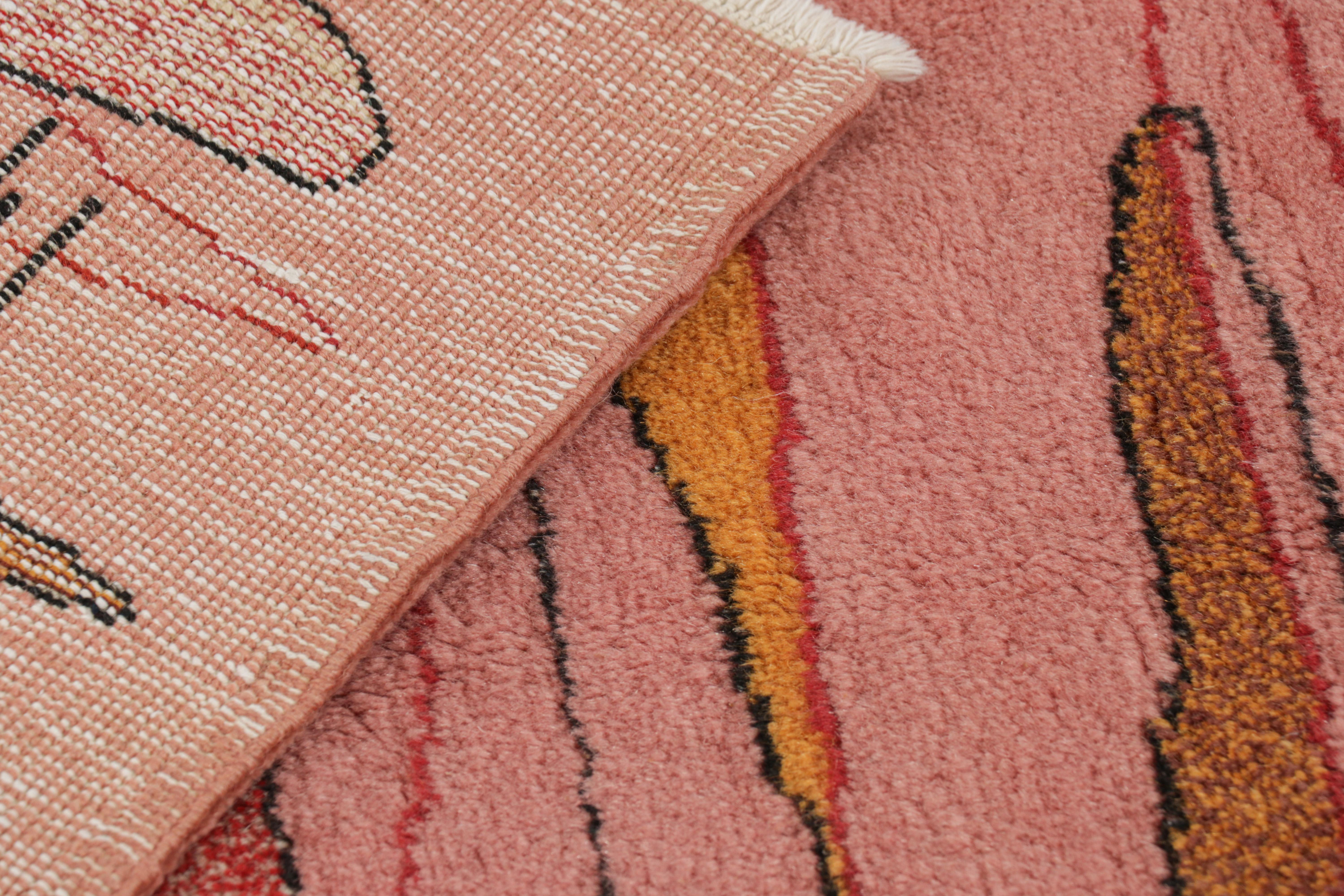 Türkischer Vintage-Teppich in Rosa mit bunten geometrischen Mustern, von Rug & Kilim im Angebot 2