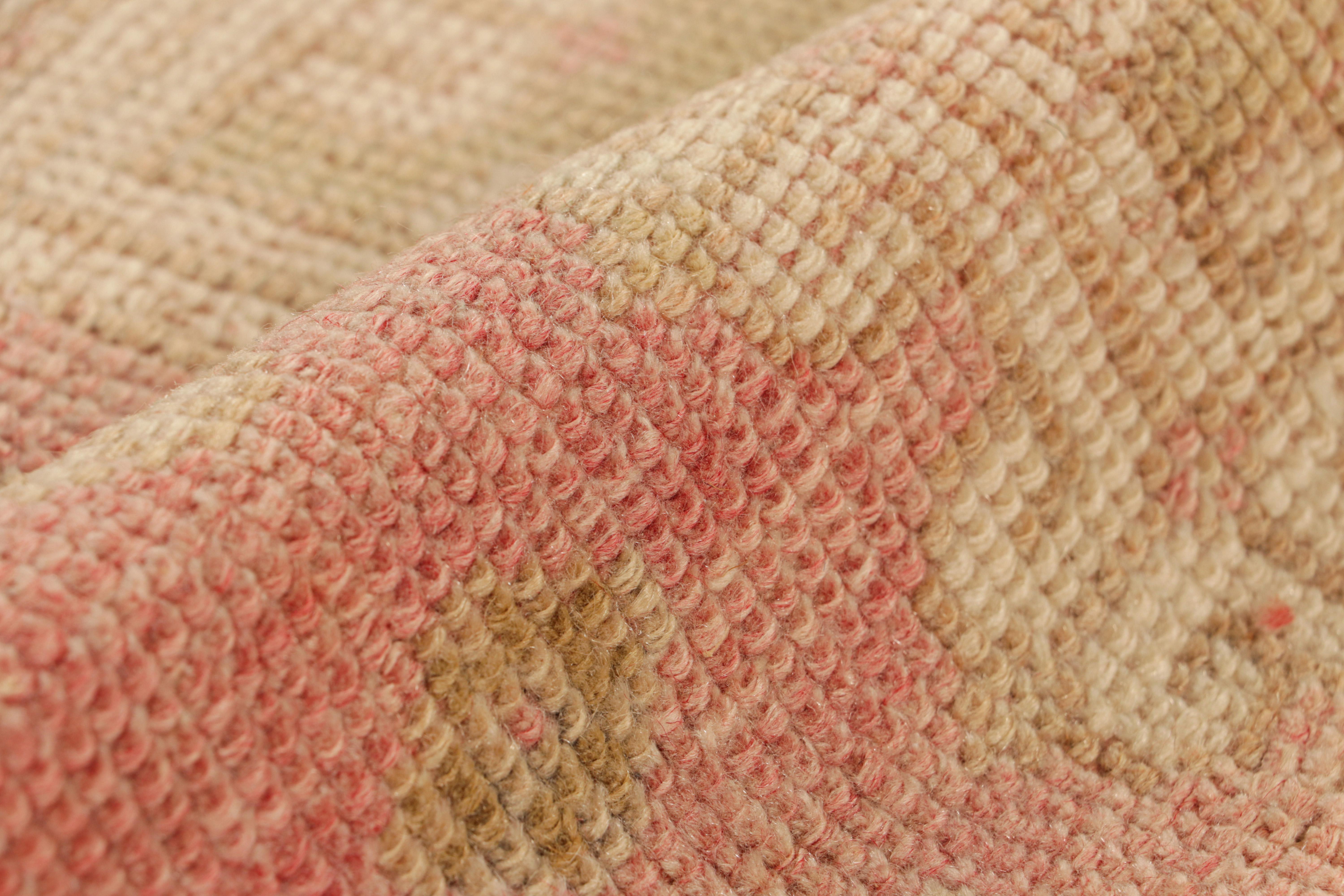 Türkischer Vintage-Teppich in Rosa, mit geometrischen Mustern, von Rug & Kilim im Angebot 2