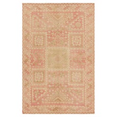 Türkischer Vintage-Teppich in Rosa, mit geometrischen Mustern, von Rug & Kilim