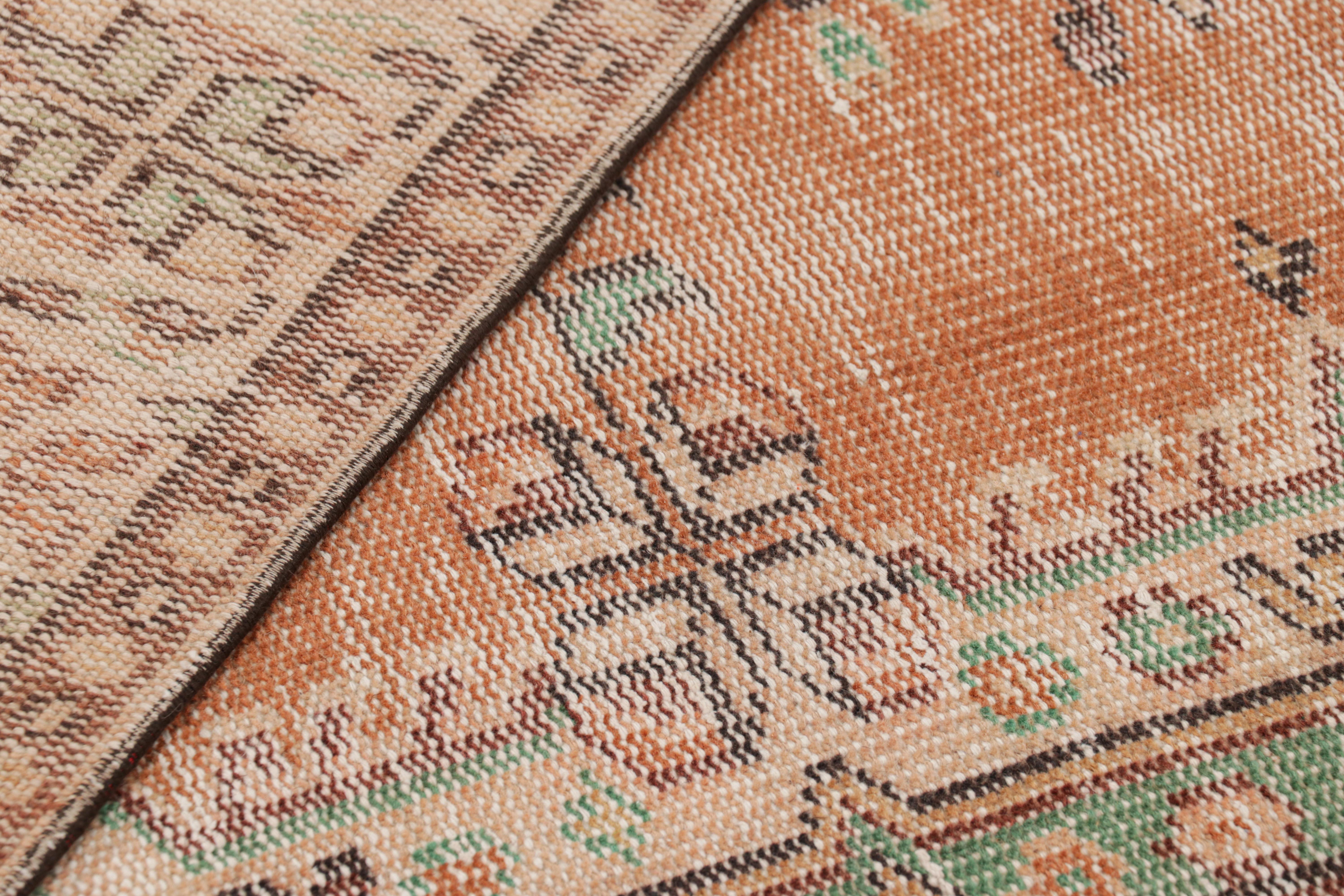Türkischer Vintage-Teppich mit mehrfarbigen Mustern und Medaillon, von Rug & Kilim im Angebot 2
