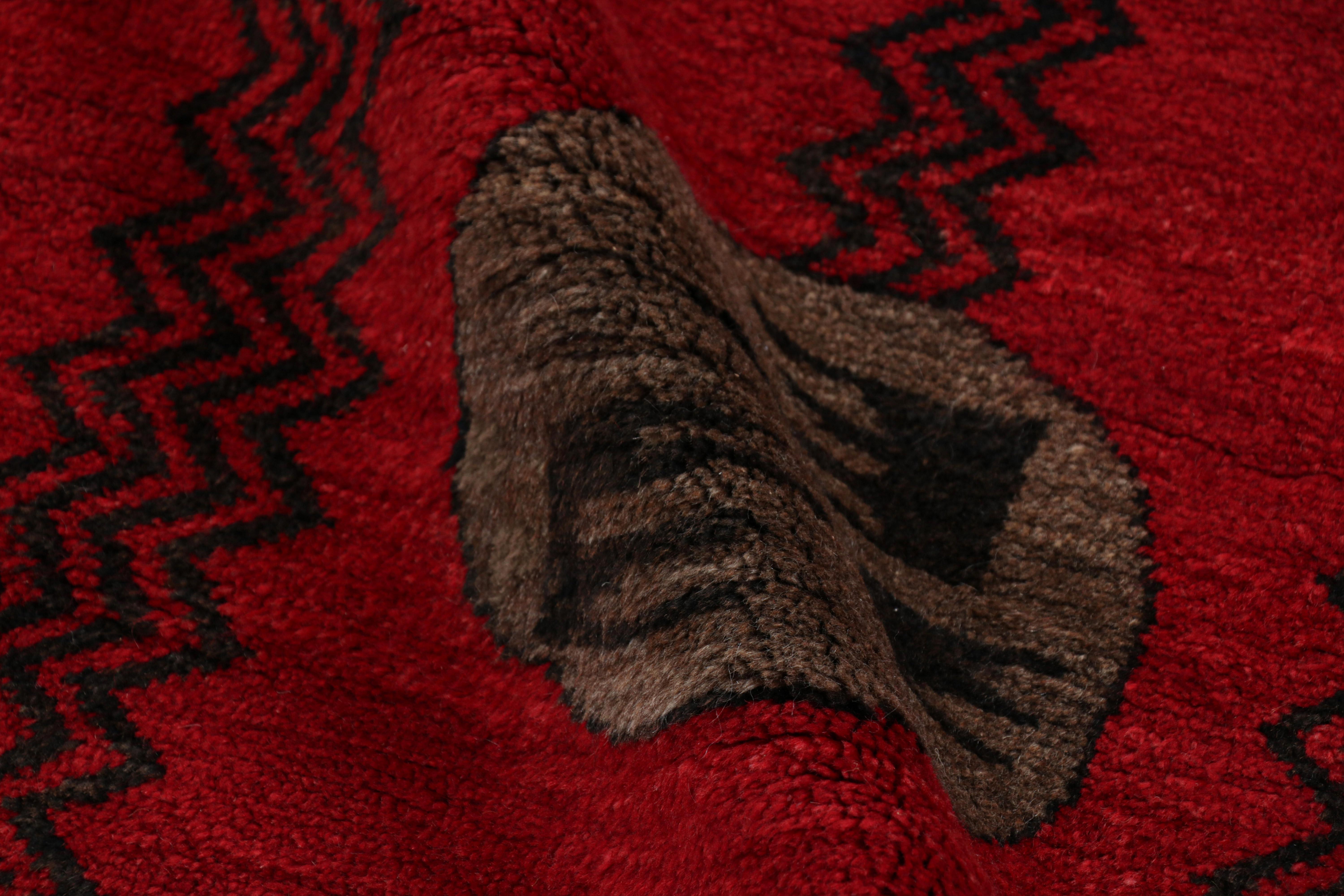Alfombra turca vintage roja con medallones geométricos de colores, de Rug & Kilim Lana en venta