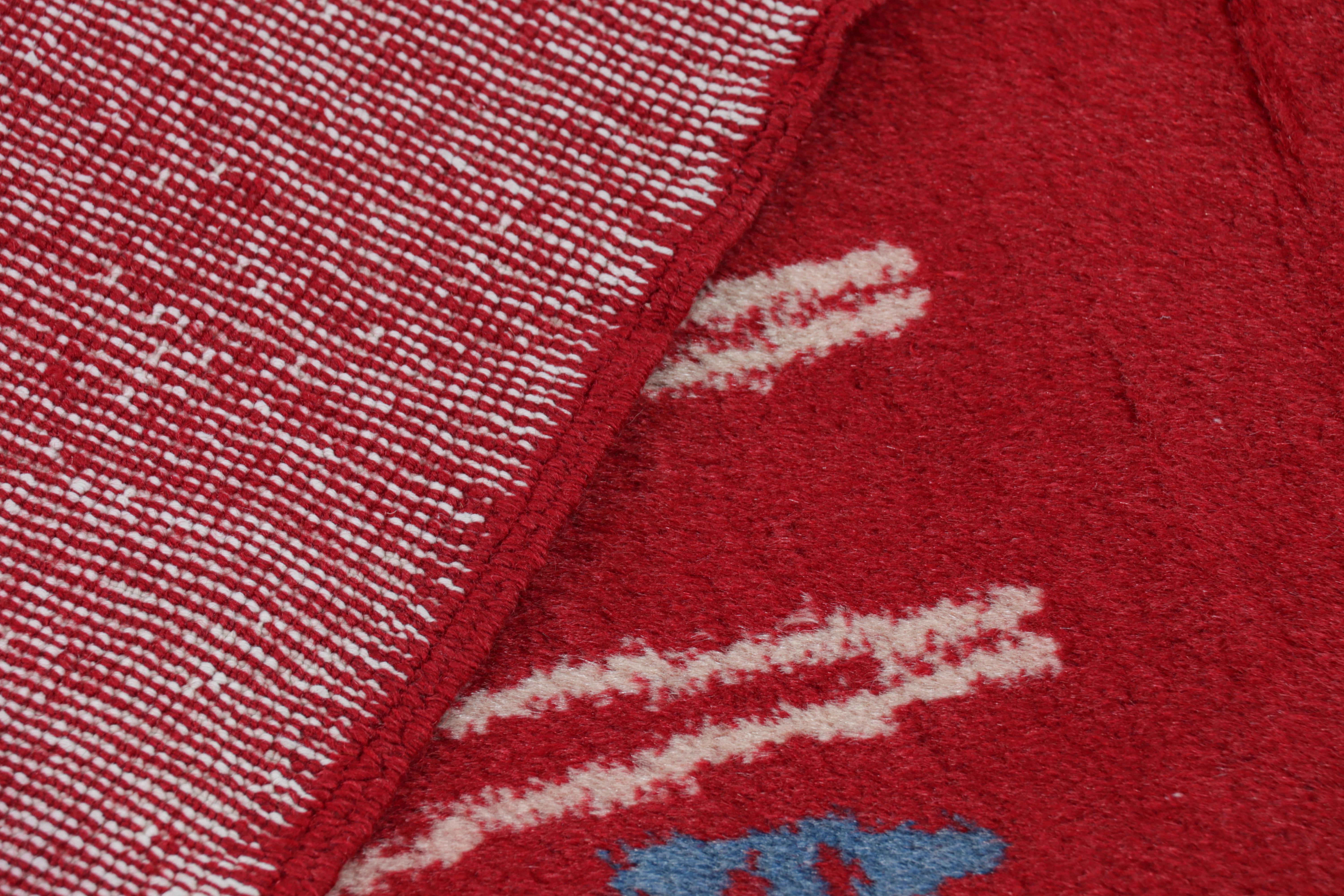 Türkischer Vintage-Teppich in Rot mit bunten geometrischen Mustern, von Rug & Kilim im Angebot 2
