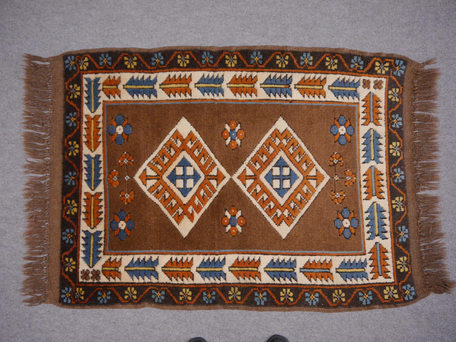 Vintage oriental accent rug, carpet or mat

Vintage Turkish rug slightly worn distressed Industrial look

• Beautiful vintage rug
• All handmade
• Pile pure wool
• Traditional design
• Condition: Very good, some low pile.

All of our rugs, carpets