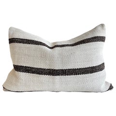 Almohada Lumbar Vintage de Alfombra Turca con Inserto de Plumón