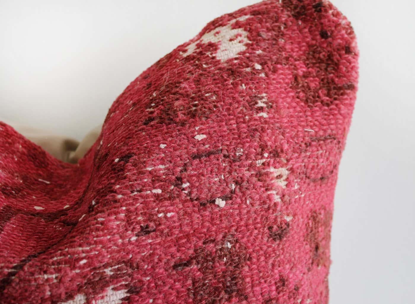 Milieu du XXe siècle Oreiller en tapis turc vintage en vente