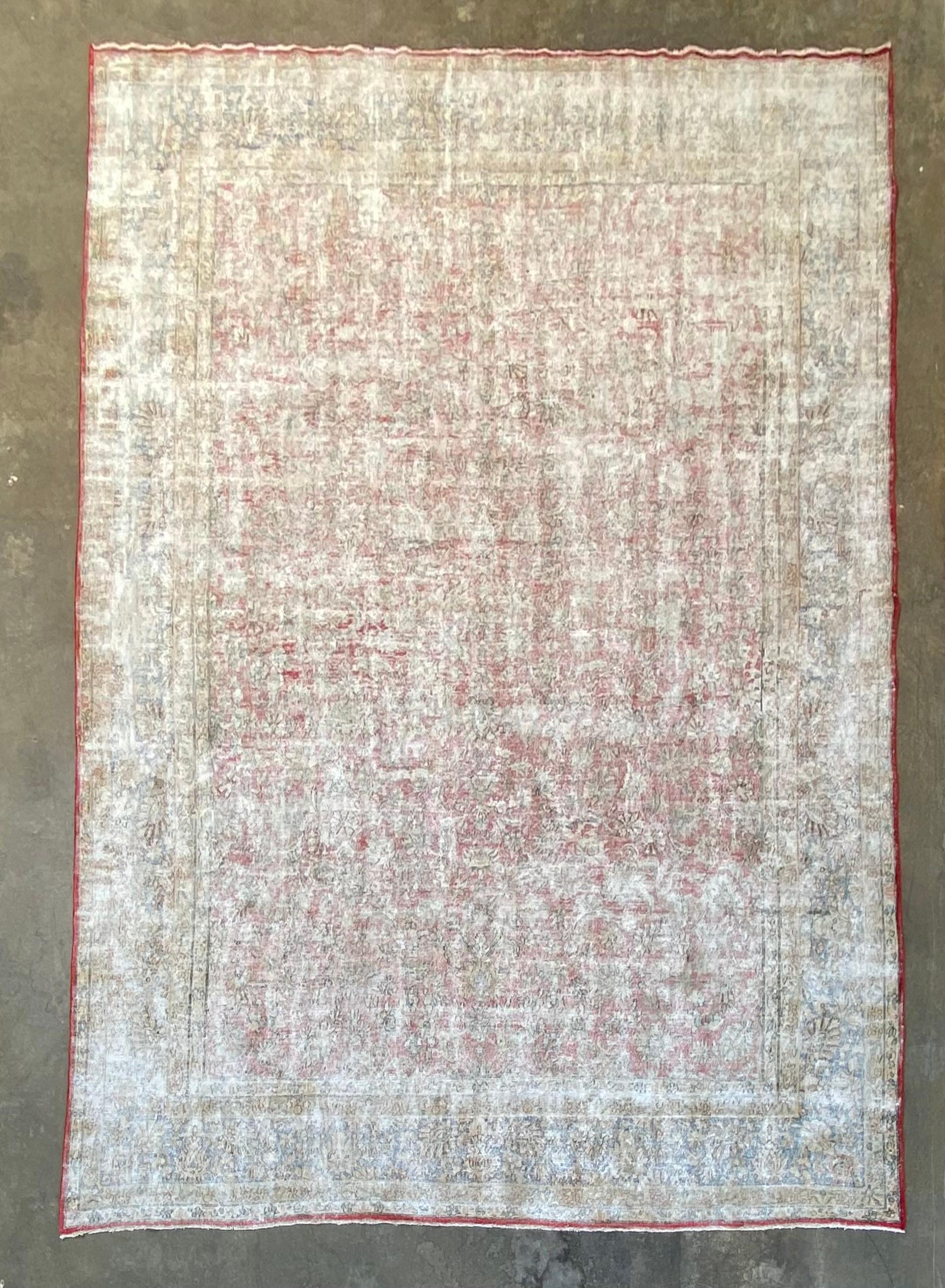 Vintage türkischen Teppich Zimmer Größe 9 x 12
teppich 9' x 12'
Umkehrbar, die verblasste Seite ist die Vorderseite, aber die Rückseite kann auch verwendet werden, wenn Sie eine tiefere, sattere Farbe wünschen.
Dieser Vintage-Teppich ist in gutem