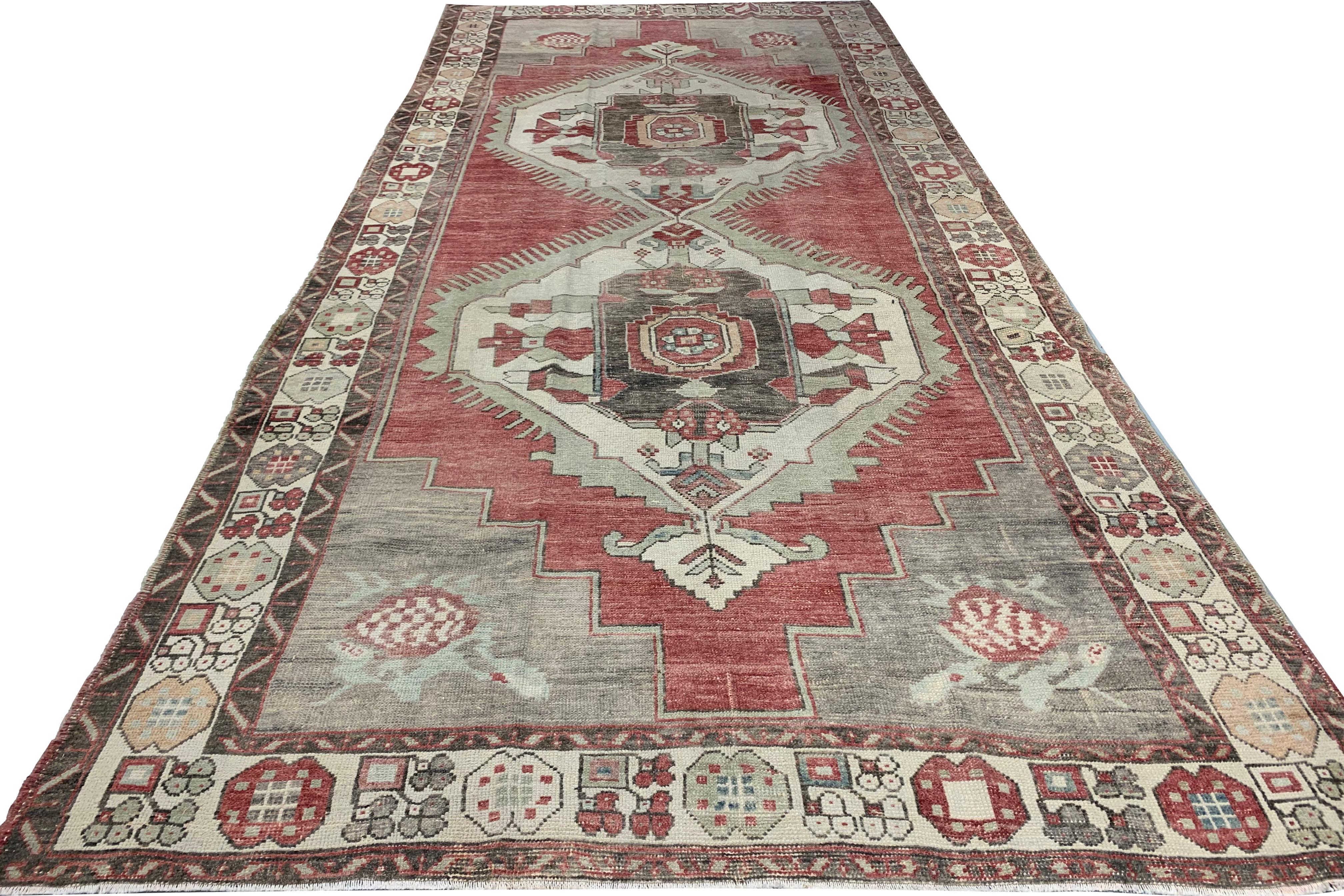 Vintage Turkish Rug Runner  5'8 x 12' In Good Condition For Sale In New York, NY