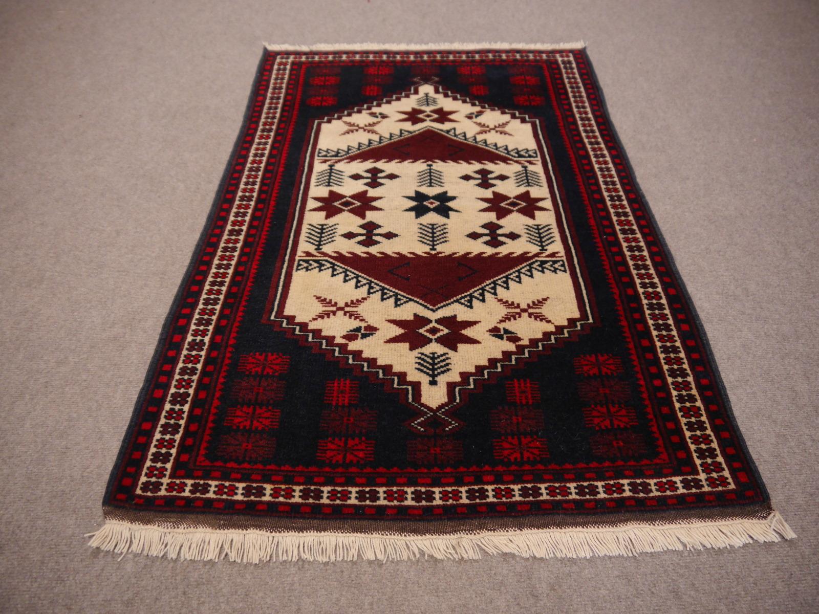 Vintage oriental accent rug, carpet, mat

Vintage Turkish rug slightly worn distressed Industrial look

• Beautiful vintage rug
• All handmade
• Pile pure wool
• Traditional design
• Condition: Very good, some low pile.

All of our rugs, carpets and