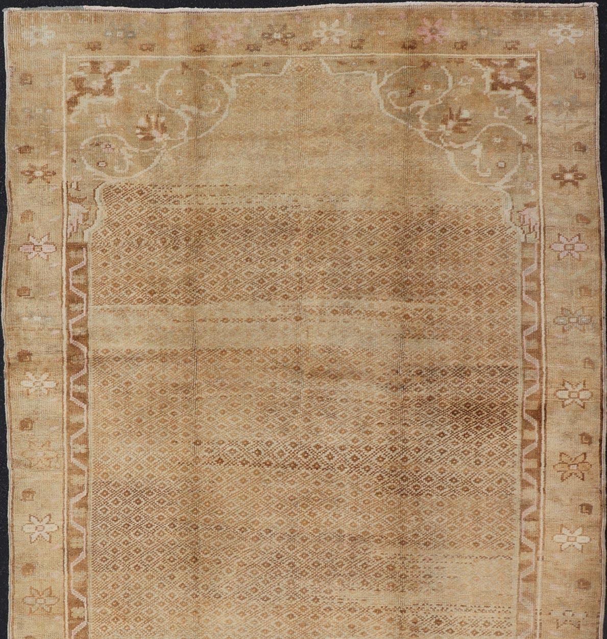 Tan and Taupe vintage Turkish rug with all-over repeat design and floral border, rug ars-816, country of origin / type: Turkey / Oushak, circa mid-20th century

This vintage Turkish gallery rug (circa mid-20th century) features a unique blend of