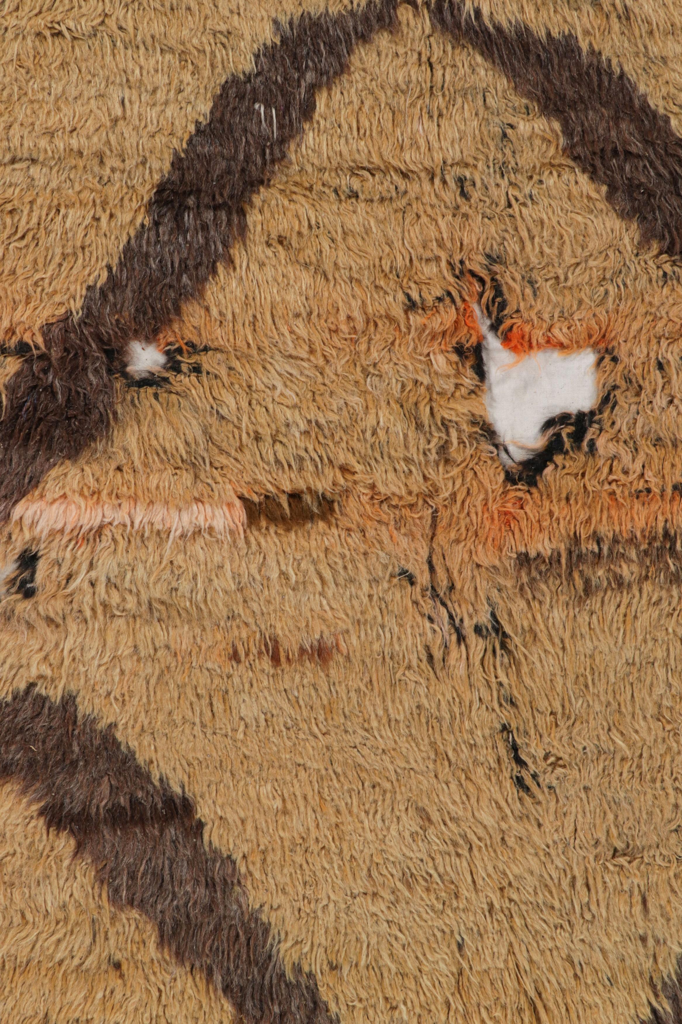 Alfombra turca vintage con motivos geométricos beige y marrón  Rug & Kilim Turco en venta