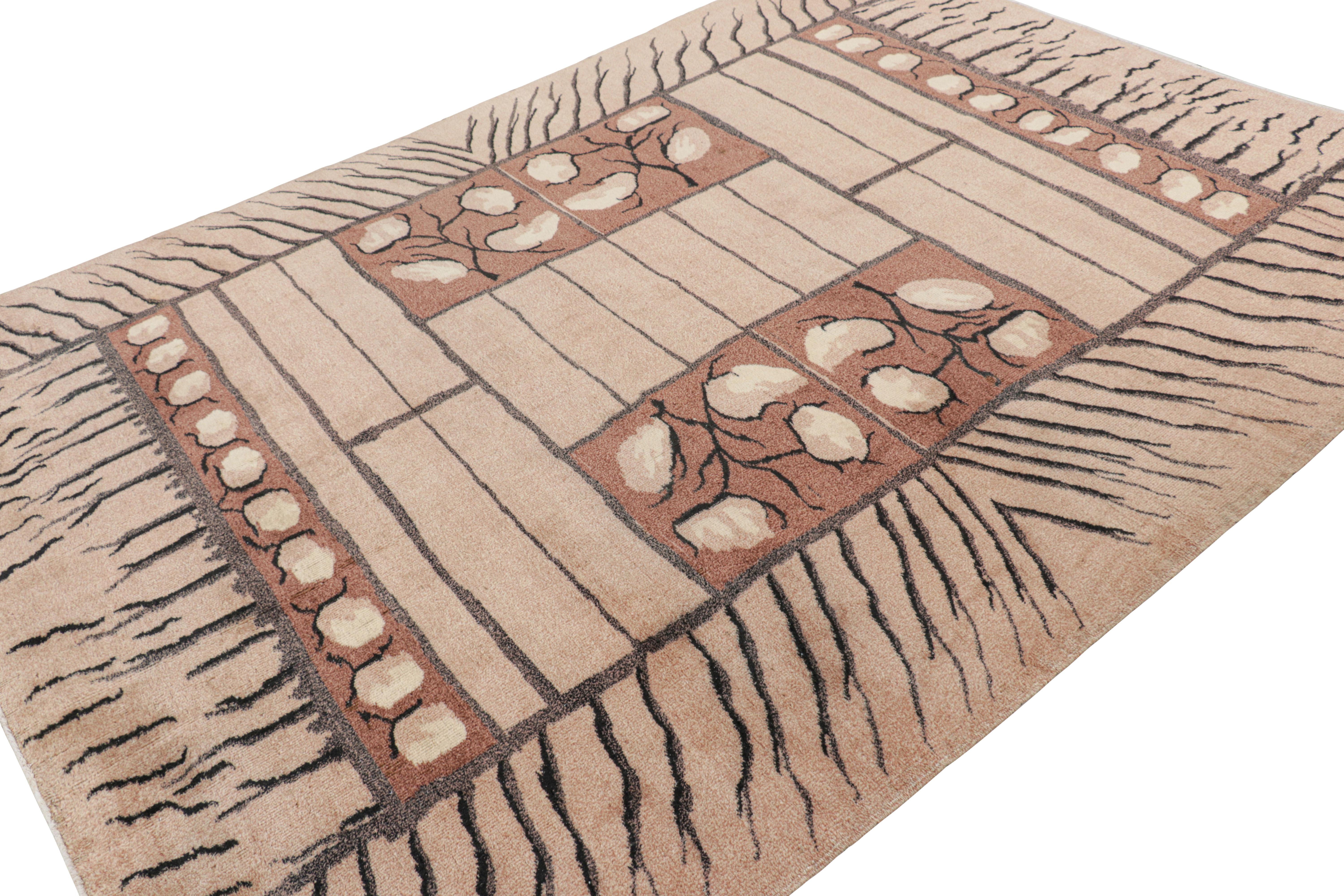 Alfombra turca vintage con motivos geométricos beige-marrón, de Rug & Kilim Anudado a mano en venta