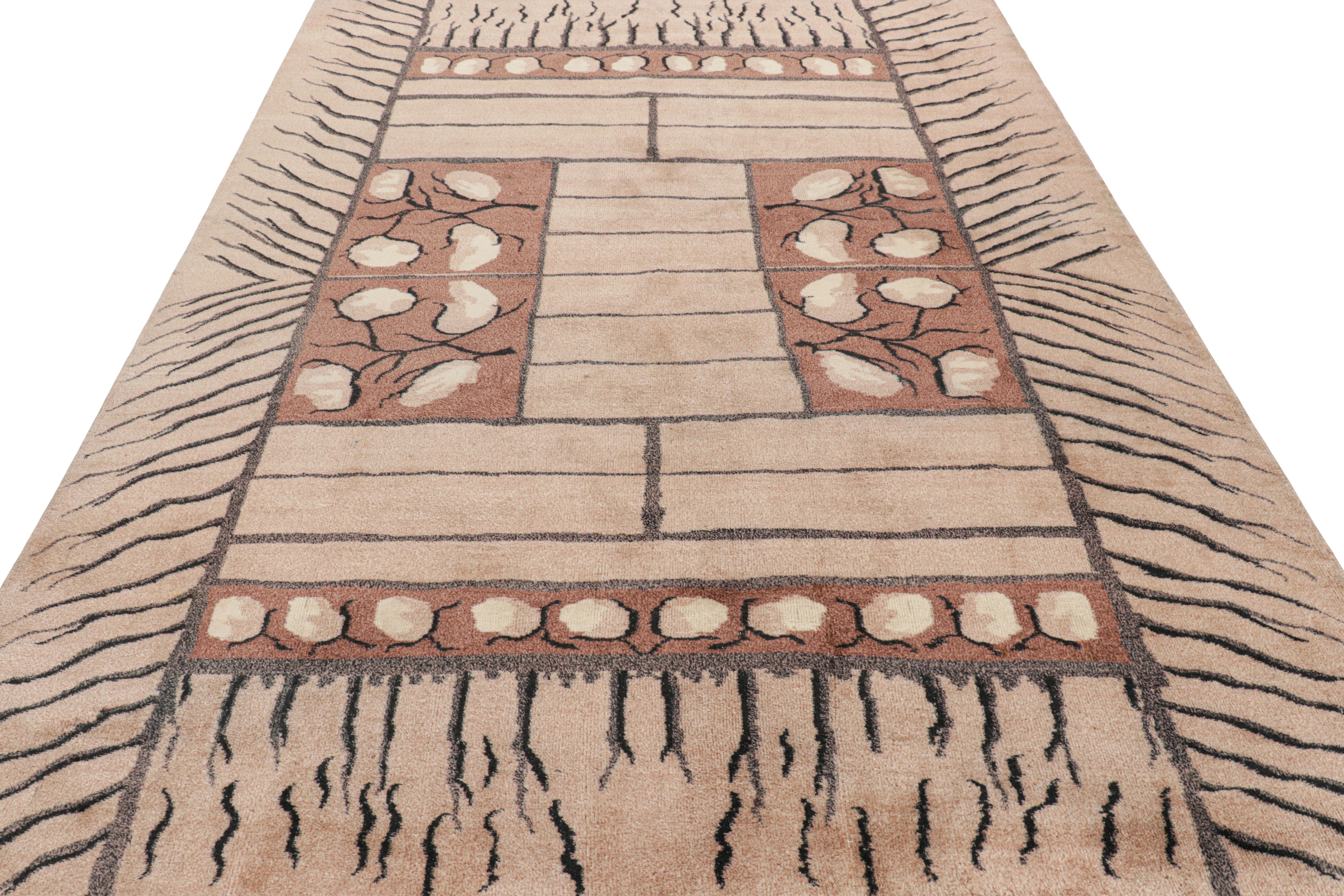 Alfombra turca vintage con motivos geométricos beige-marrón, de Rug & Kilim en Bueno estado para la venta en Long Island City, NY