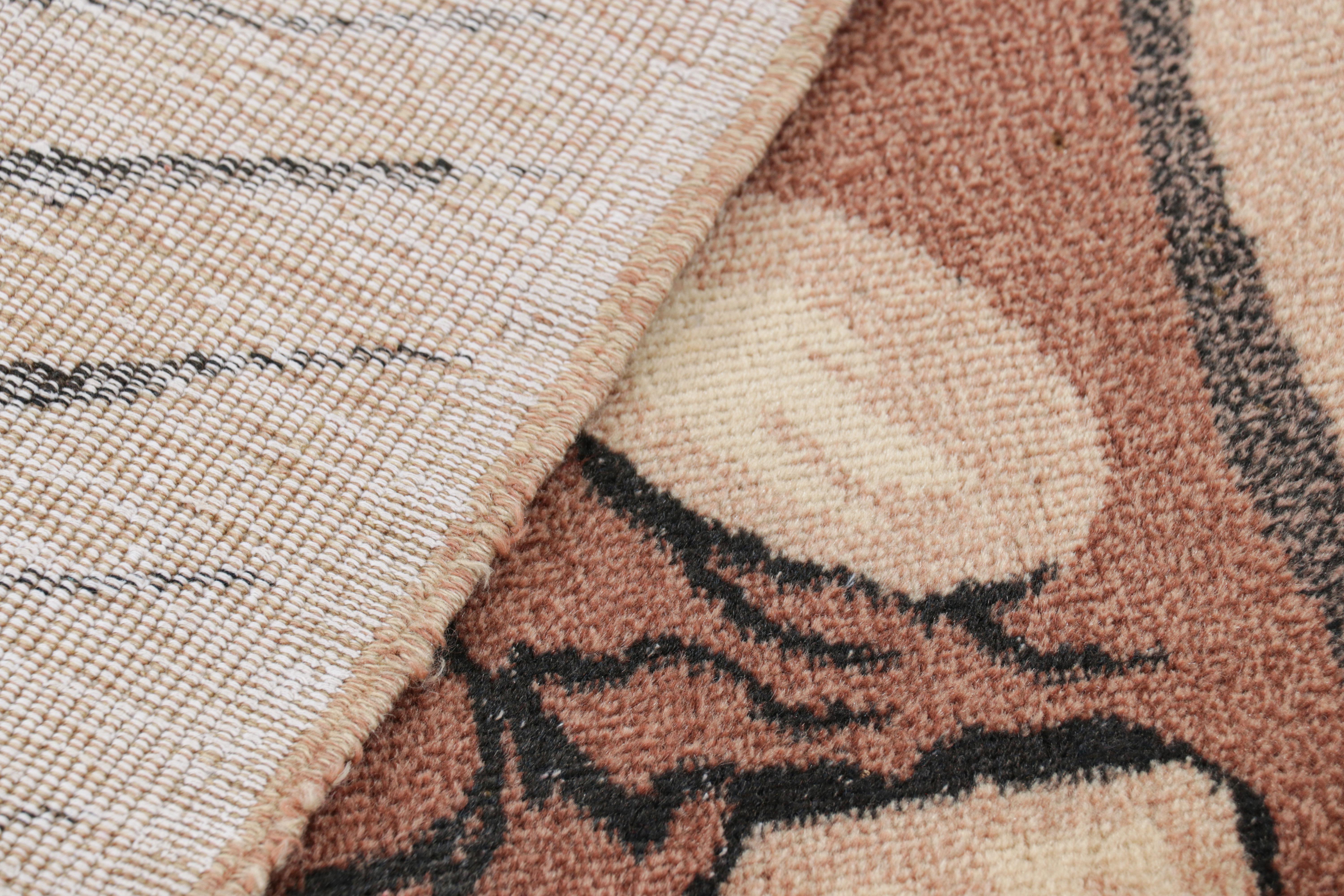 Alfombra turca vintage con motivos geométricos beige-marrón, de Rug & Kilim Lana en venta