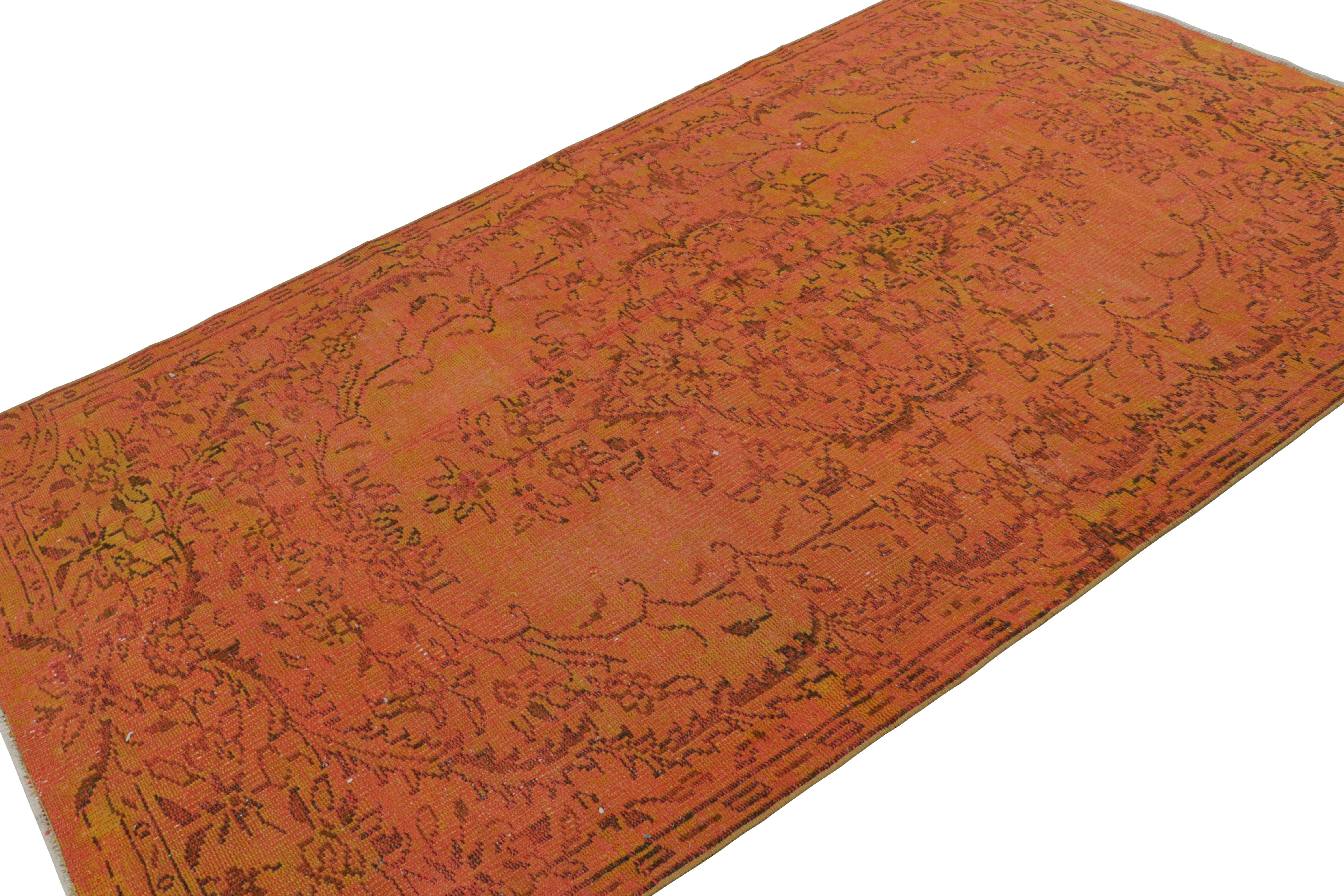 Dieser türkische Teppich im Format 5x9, handgeknüpft aus Wolle (ca. 1960-1970), zeigt ein einzigartiges Zusammenspiel von Art Deco und moderner Mitte des Jahrhunderts. 

Über das Design:

Kenner werden das Design dieses türkischen Vintage-Teppichs