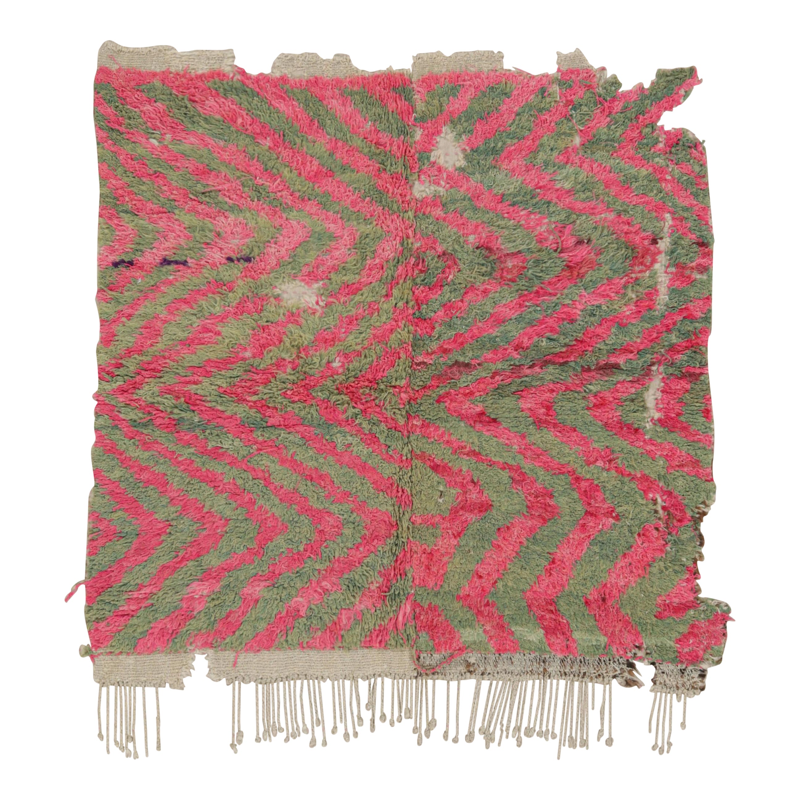 Tappeto turco vintage con motivi geometrici verdi e rosa  Rug & Kilim