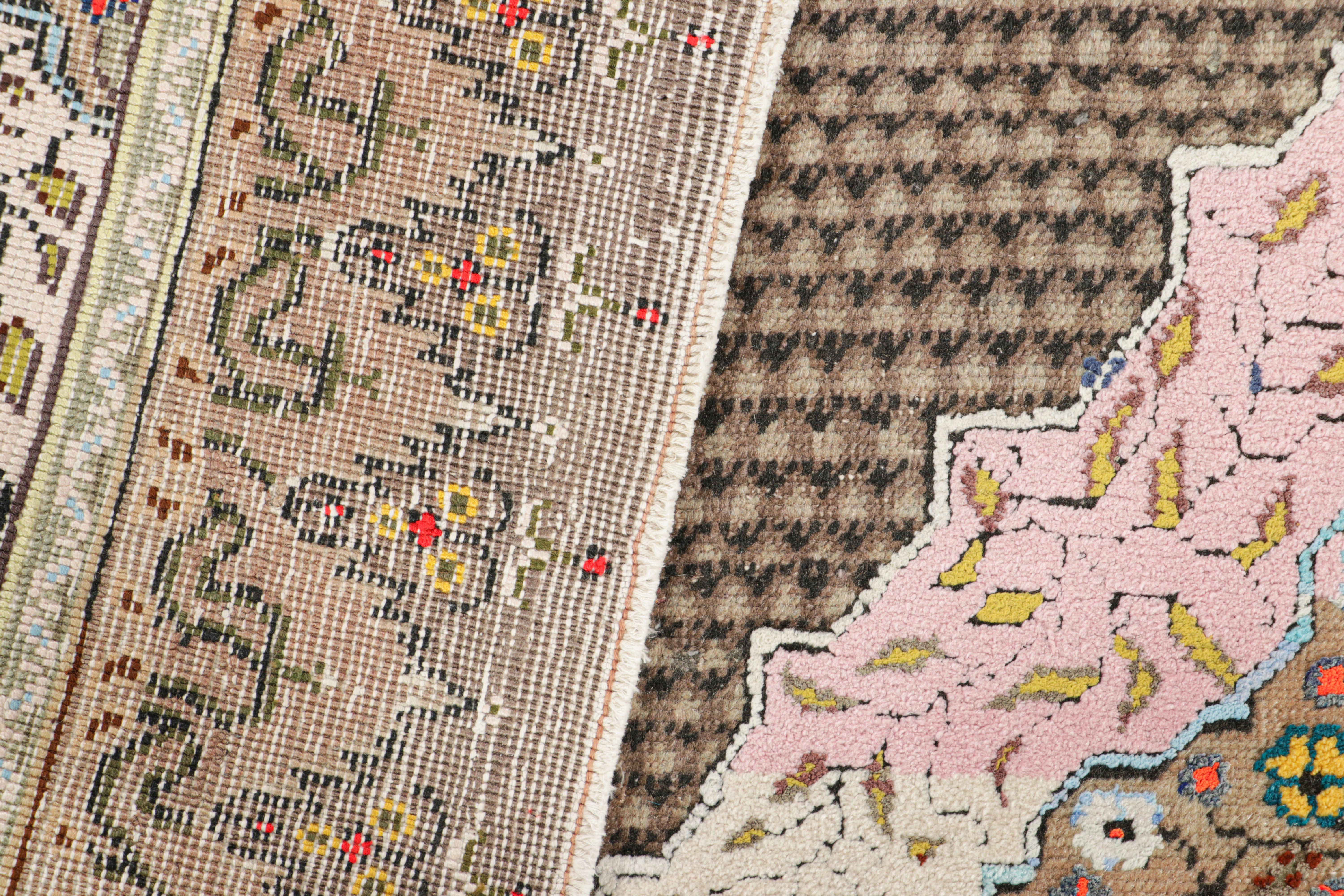 Lana Tappeto turco vintage con medaglione e struttura alta-bassa, da Rug & Kilim in vendita