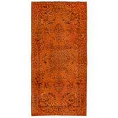 Tapis turc vintage noué à la main avec motif de médaillon en orange brûlé de 3,8 x 7,3 m