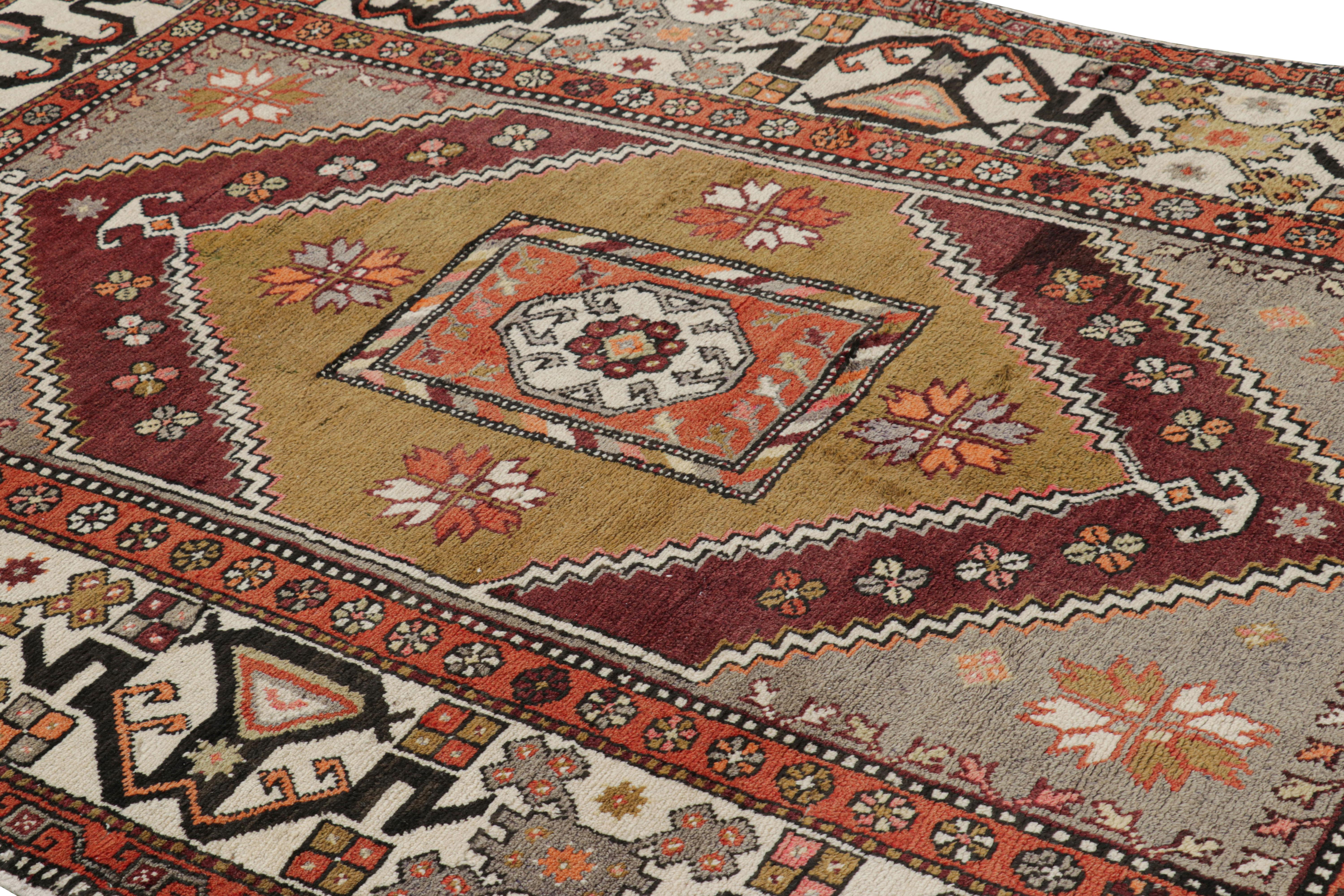 Hand-knotted in wool, this 5x9 rug originating from Turkey, circa 1950-1960, is a very special piece featuring a refreshing mid-century classical design and is the latest to join Rug & Kilim’s coveted Vintage collection. 

On the Design: