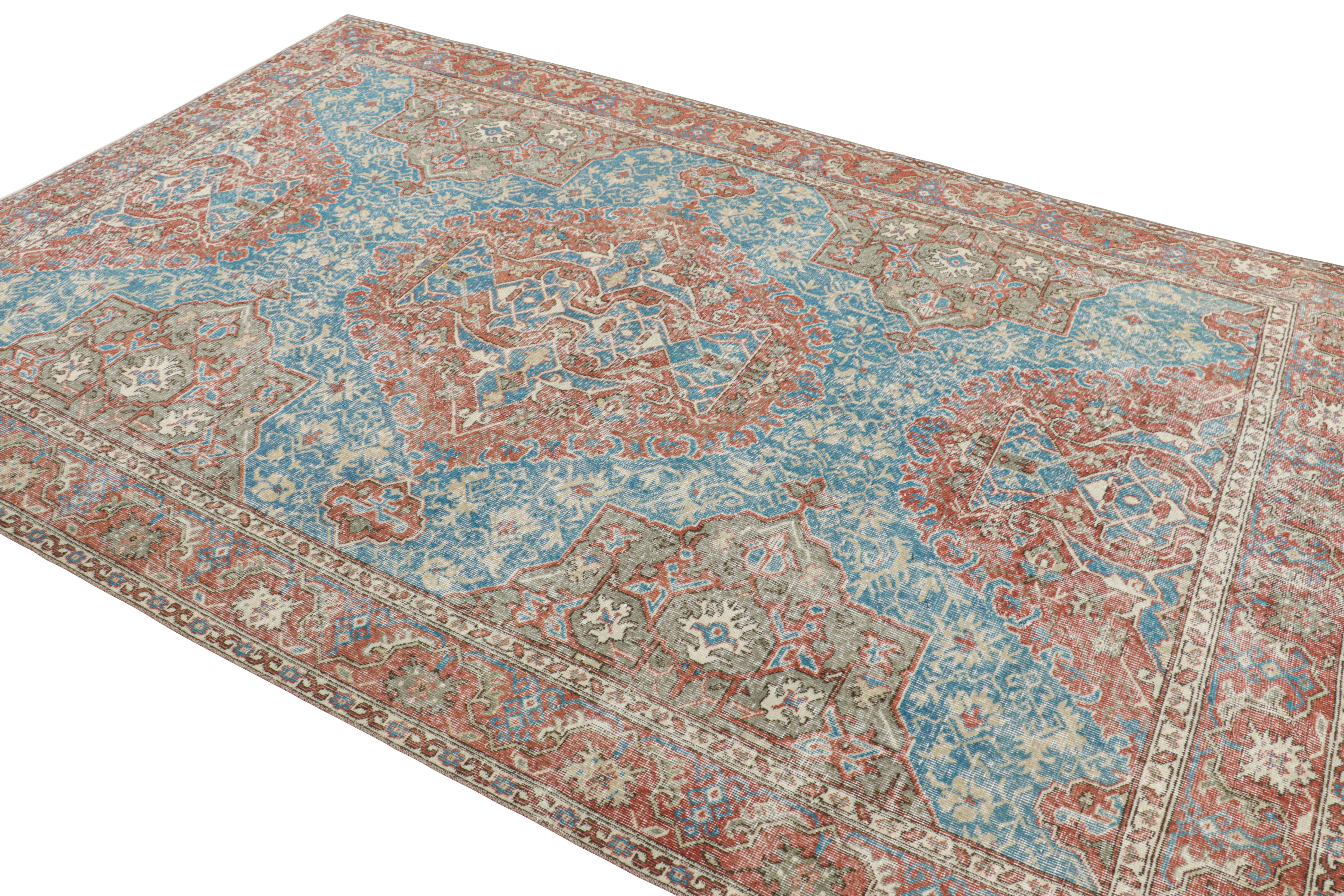 Türkischer Vintage-Teppich mit polychromem geometrischem Medaillon, von Rug & Kilim im Zustand „Gut“ im Angebot in Long Island City, NY
