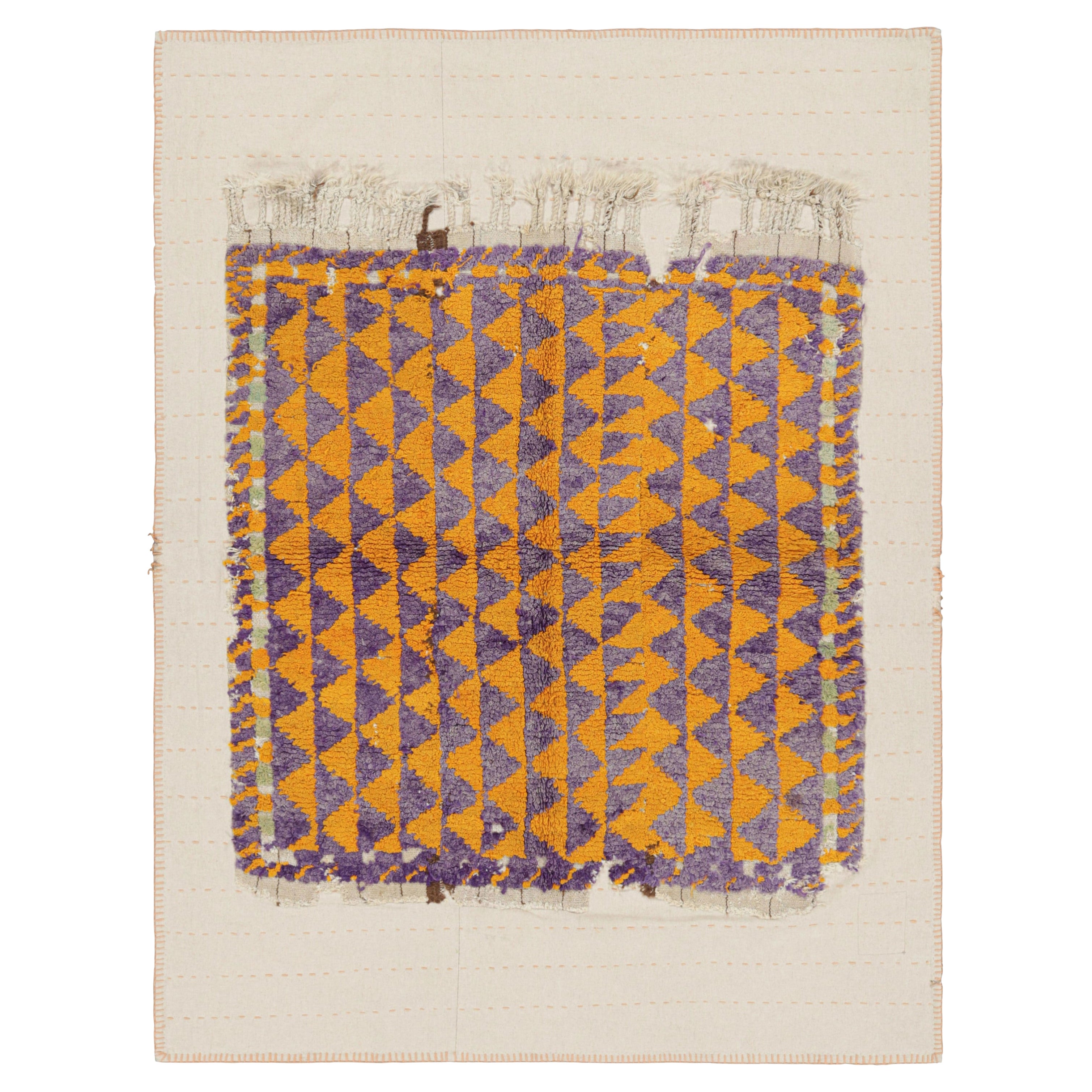 Türkischer Vintage-Teppich mit geometrischen Mustern in Lila und Orange  Rug & Kilim im Angebot
