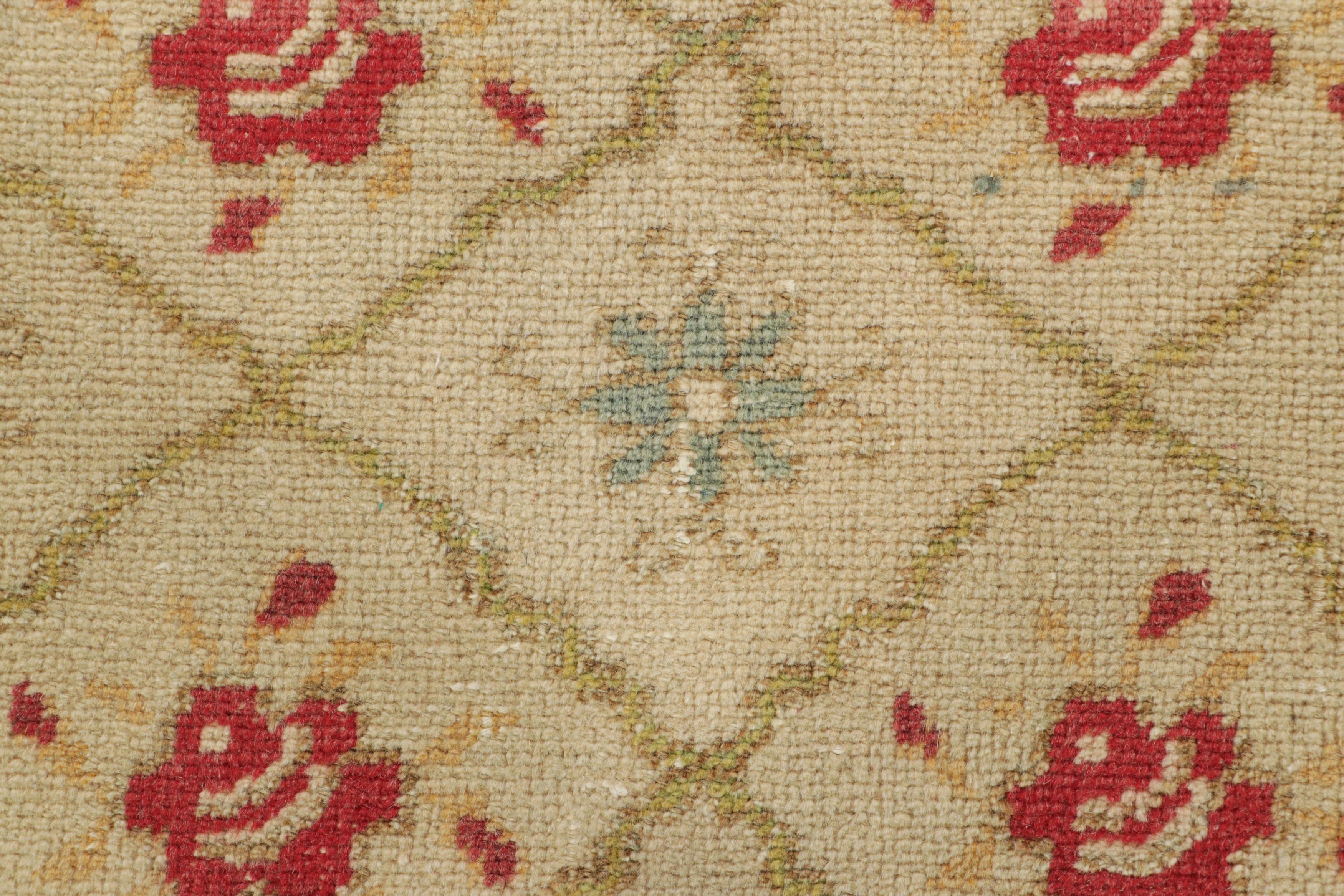 Türkischer Vintage-Teppich mit roten und blauen Blumenmustern - Rug & Kilim (Handgeknüpft) im Angebot