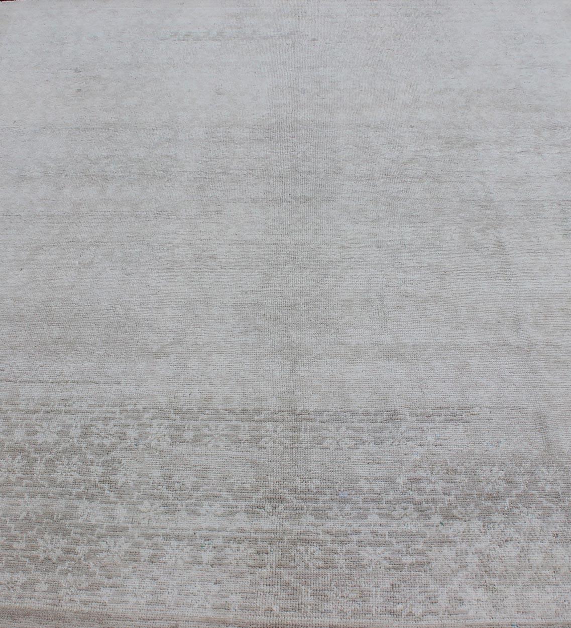 Tappeto turco vintage con motivo ripetuto in scala ridotta e design moderno in vendita 5