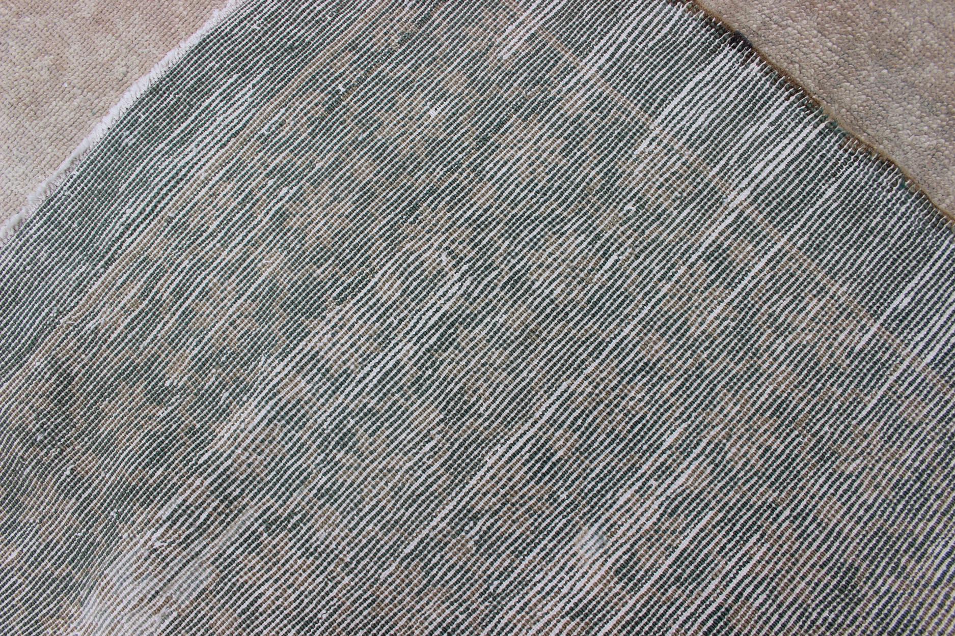 Tappeto turco vintage con motivo ripetuto in scala ridotta e design moderno in vendita 6