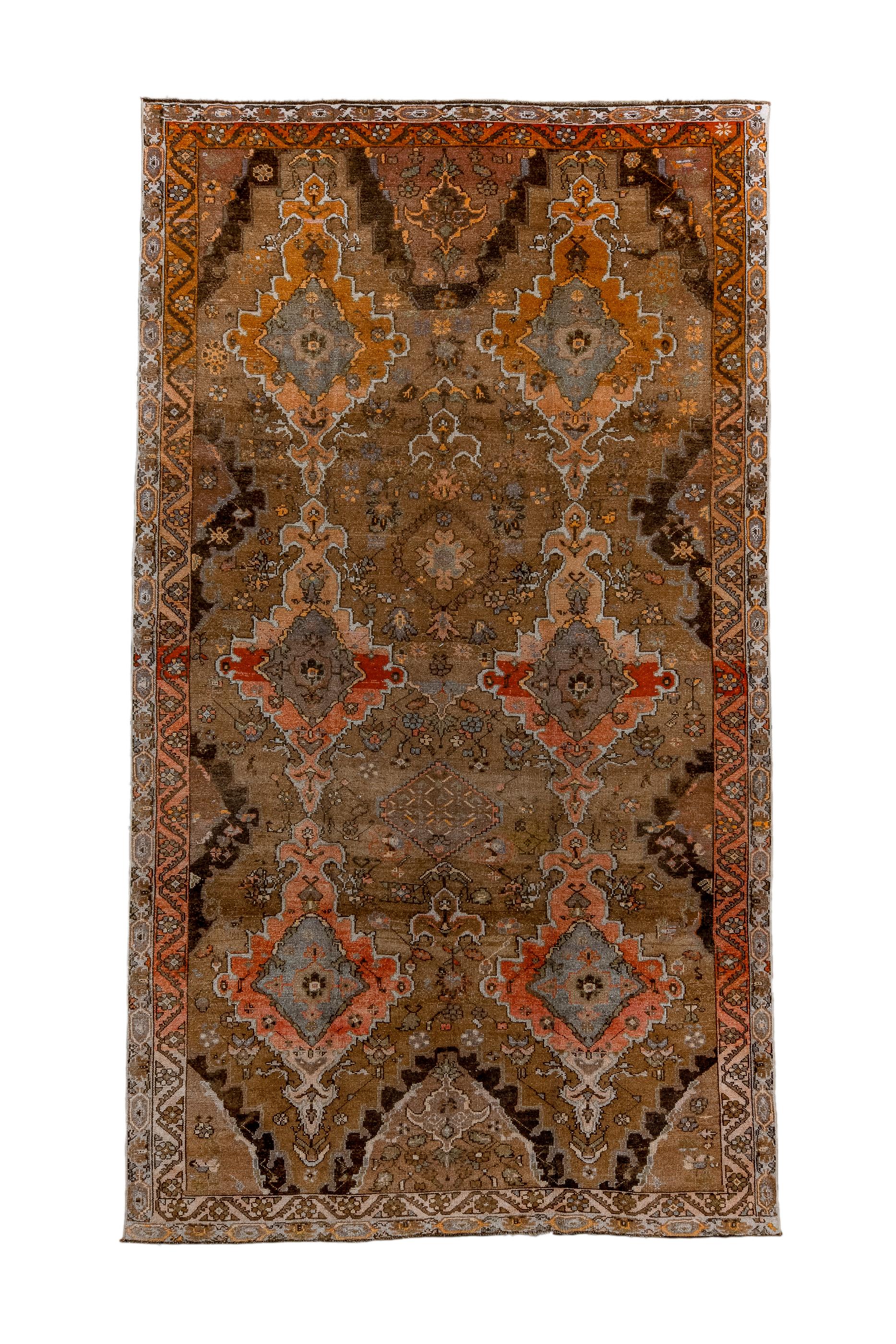 Sehr origineller Teppich mit einem warmen roten Feld 

Größe des Teppichs
7x12'5