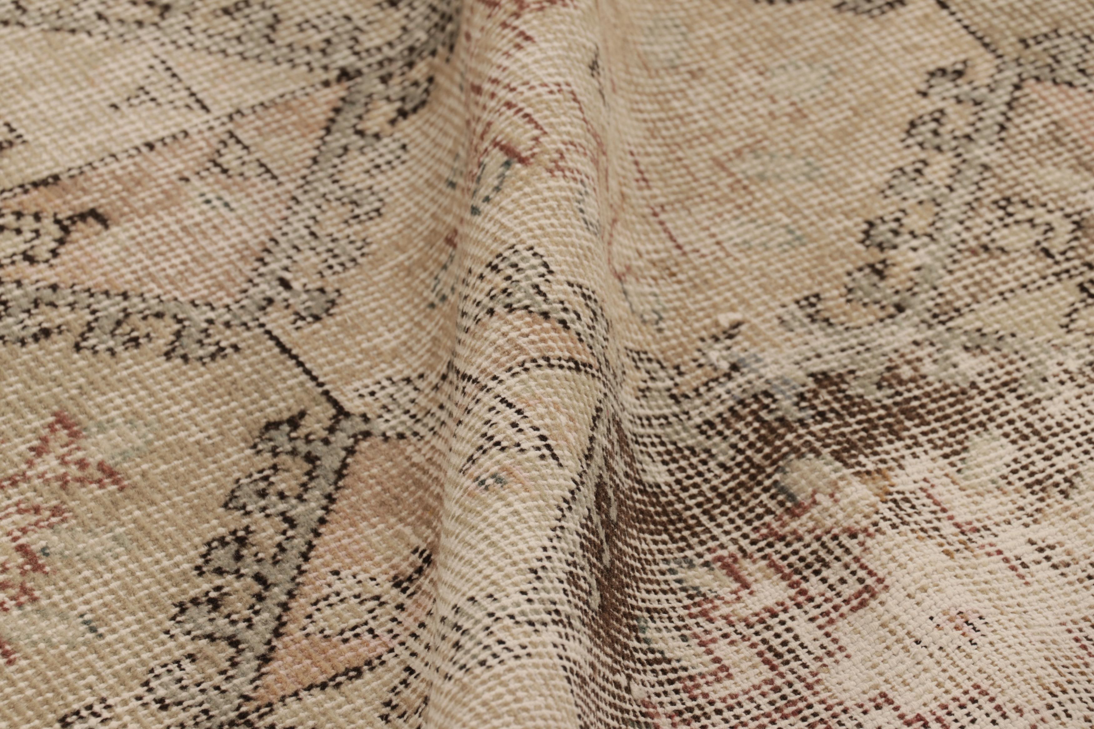 Türkischer Vintage-Läufer, Beige-Braun mit floralem Medaillon - Rug & Kilim im Angebot 1