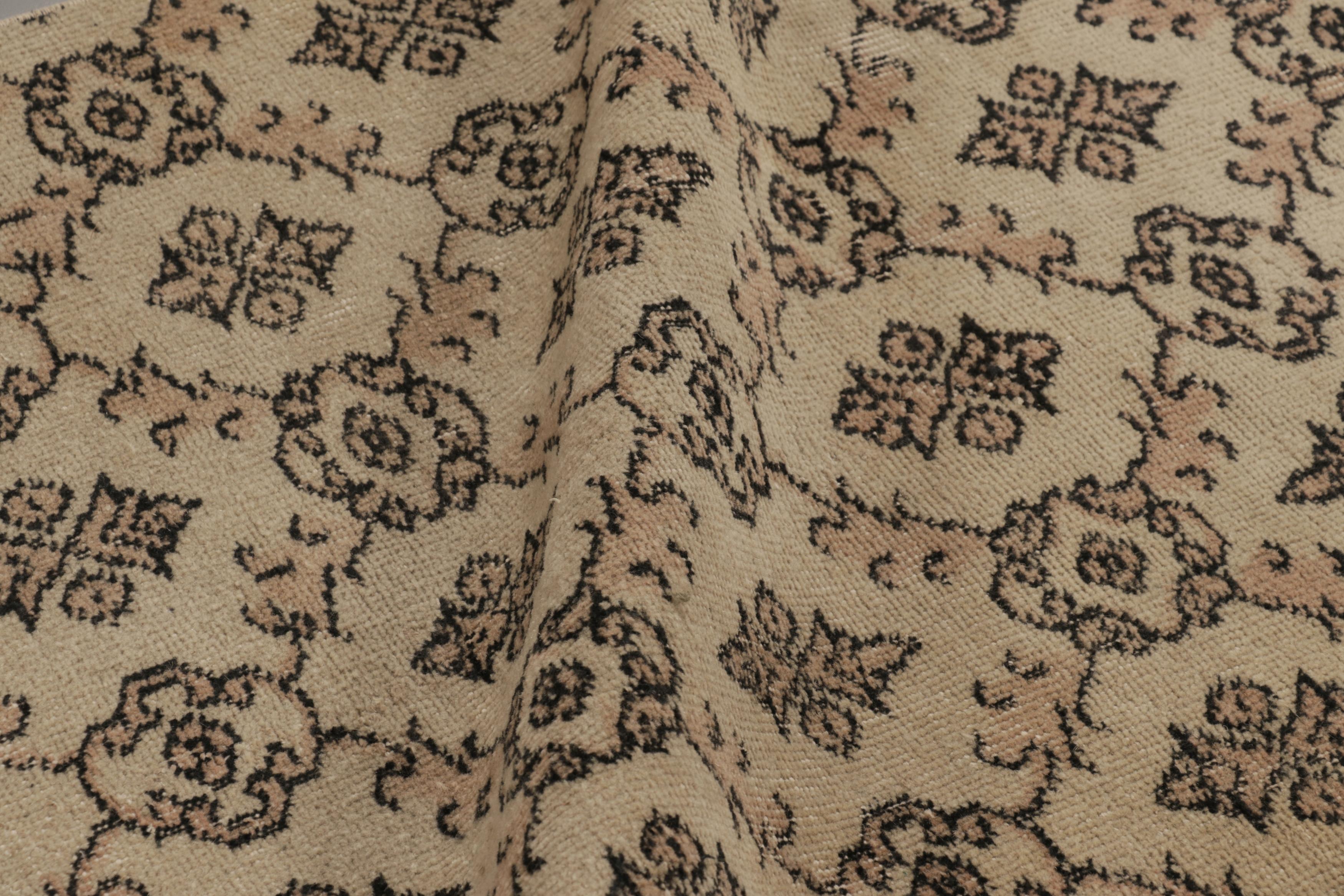 Türkischer Vintage-Läufer, braun mit geometrischen Mustern - Rug & Kilim im Angebot 1