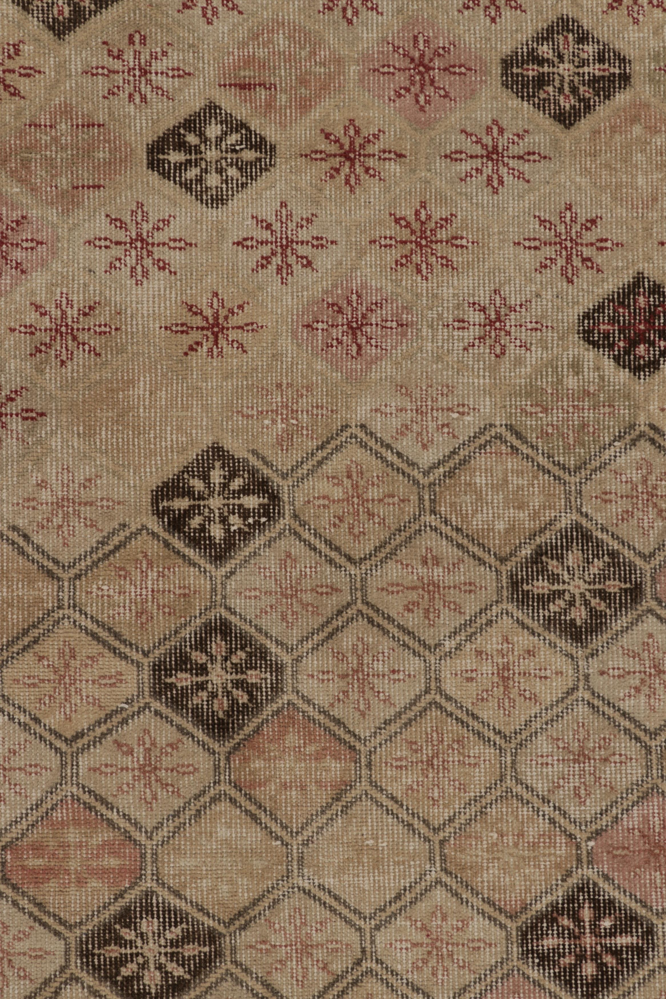 Türkischer Vintage-Läufer, braun mit buntem Rautenmuster - Rug & Kilim (Handgeknüpft) im Angebot