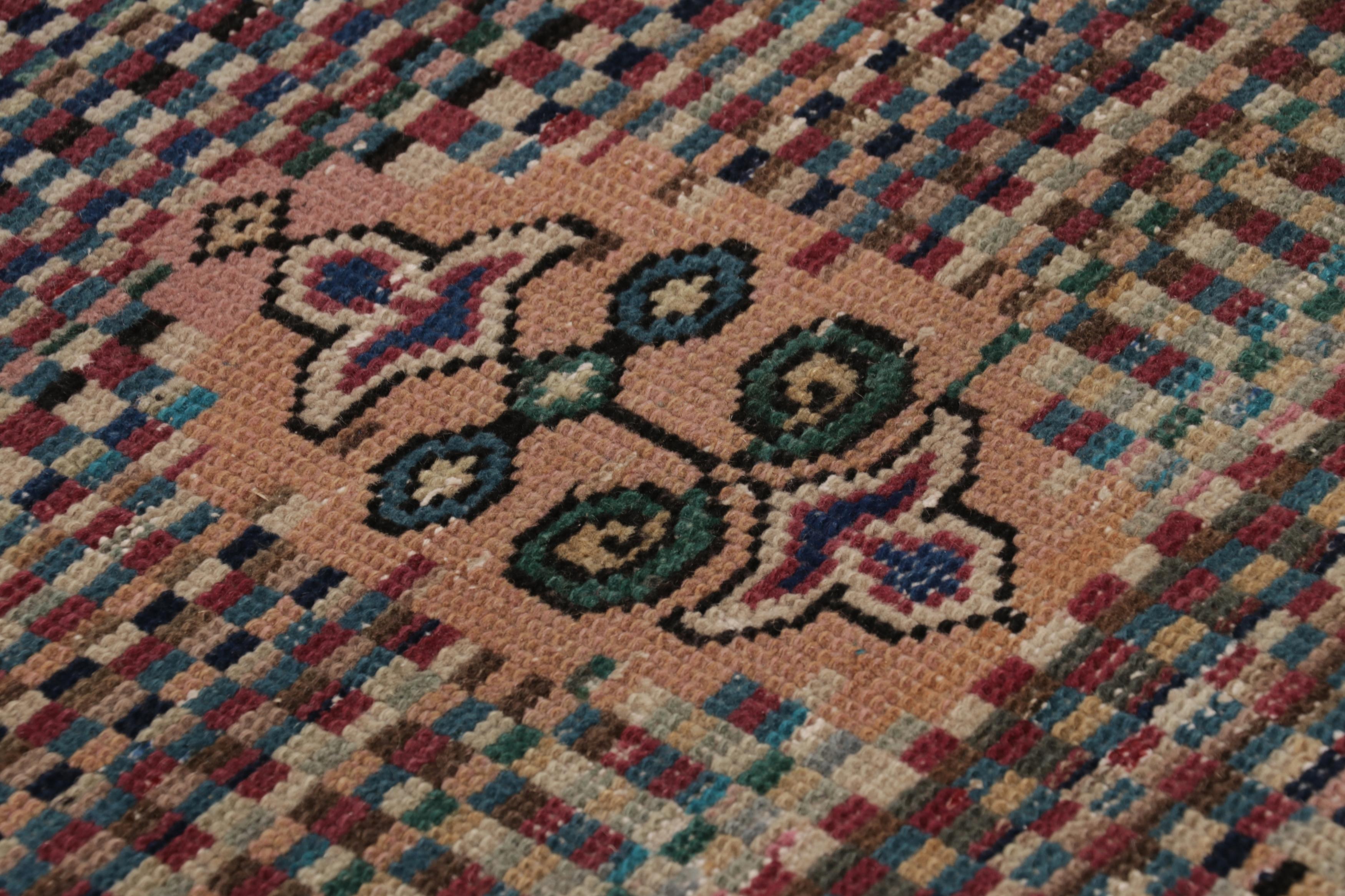 Türkischer Vintage-Läufer, braun mit Blumenmedaillons und Mustern - Rug & Kilim (Handgeknüpft) im Angebot