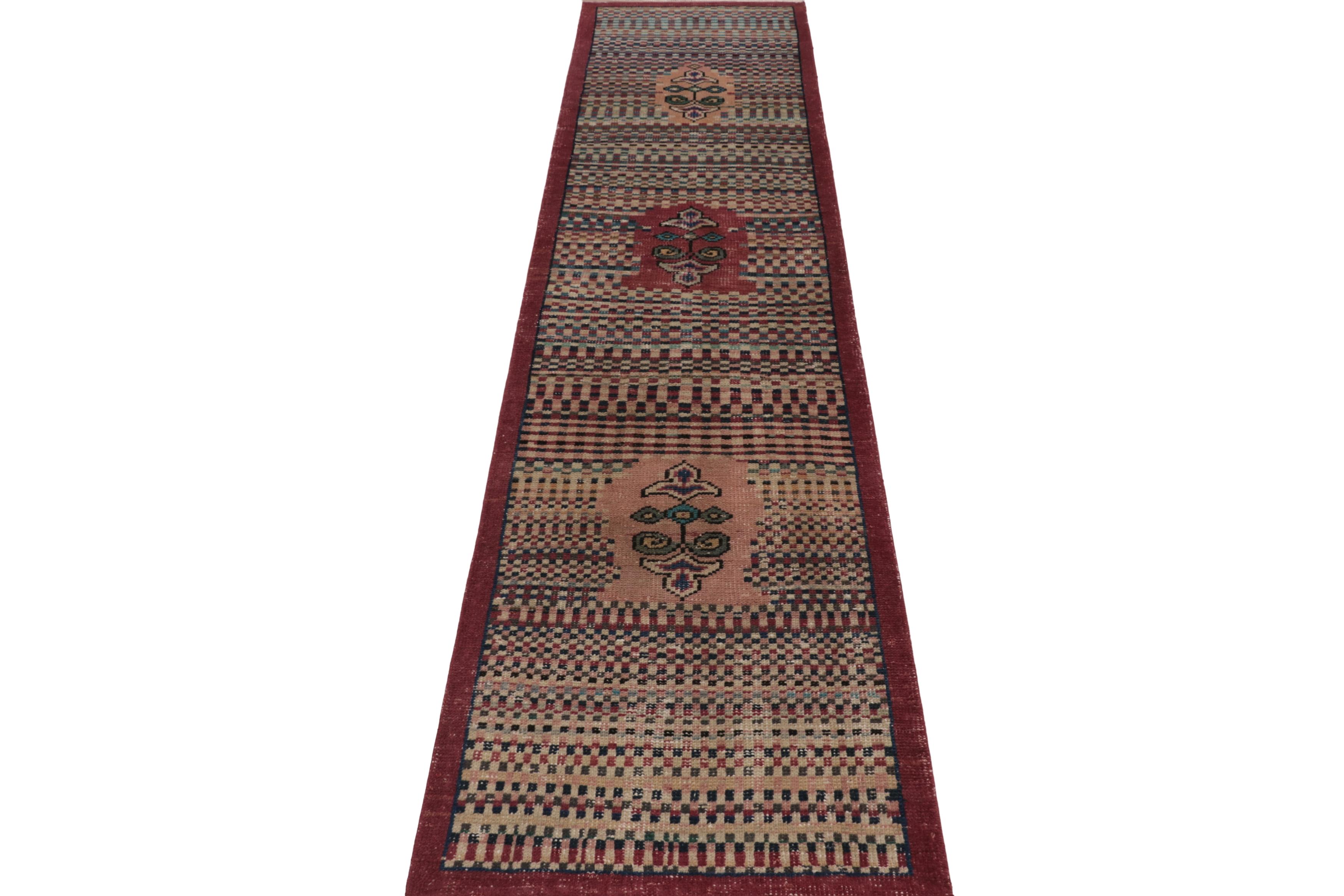 Türkischer Vintage-Läufer, braun mit Blumenmedaillons und Mustern - Rug & Kilim im Zustand „Gut“ im Angebot in Long Island City, NY